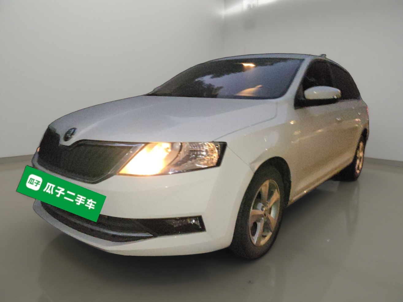 Skoda Rapid Spaceback 2018 Skoda Rapid Spaceback 2018 car image