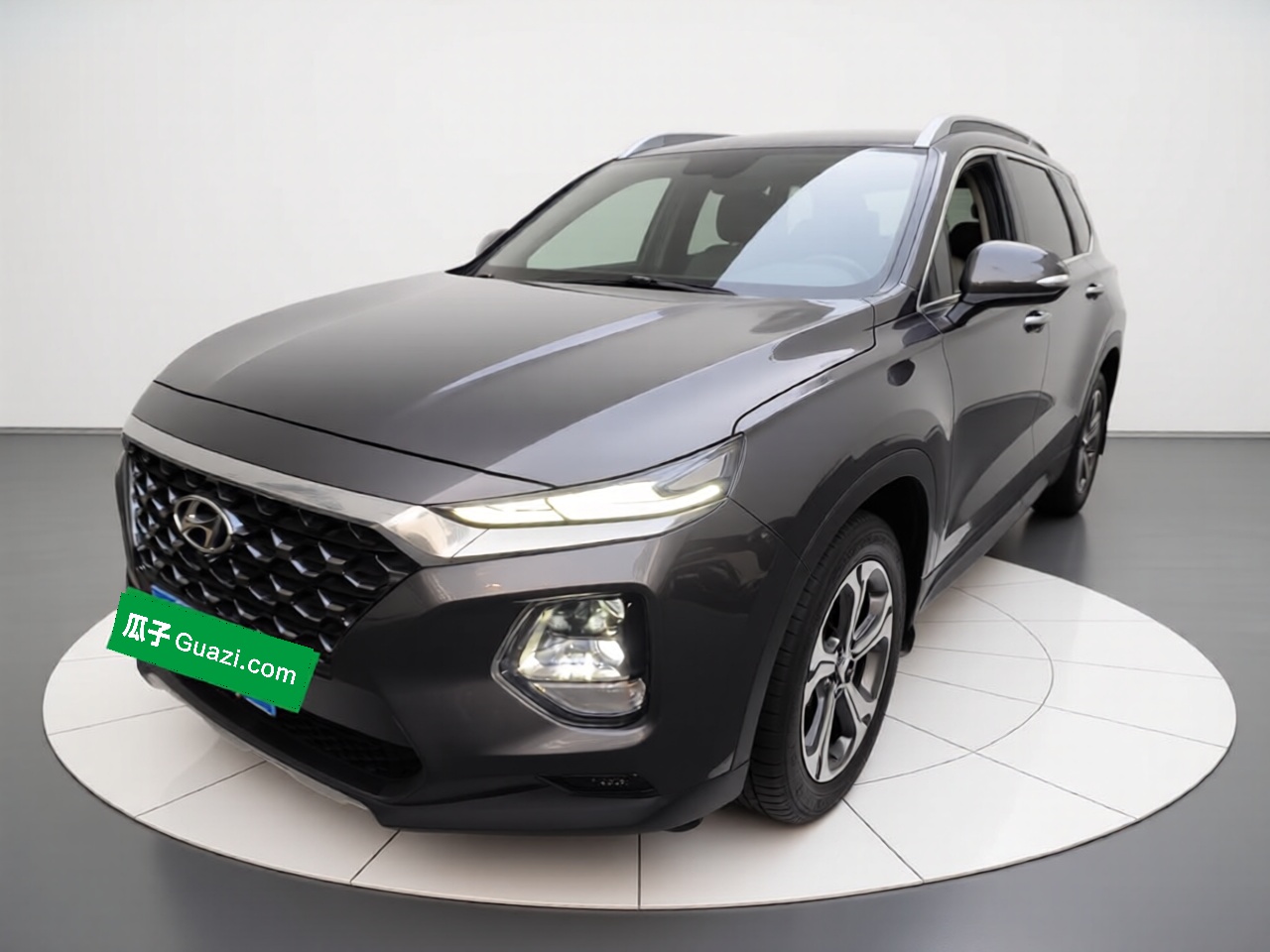 Hyundai Santa Fe 2019 car image 