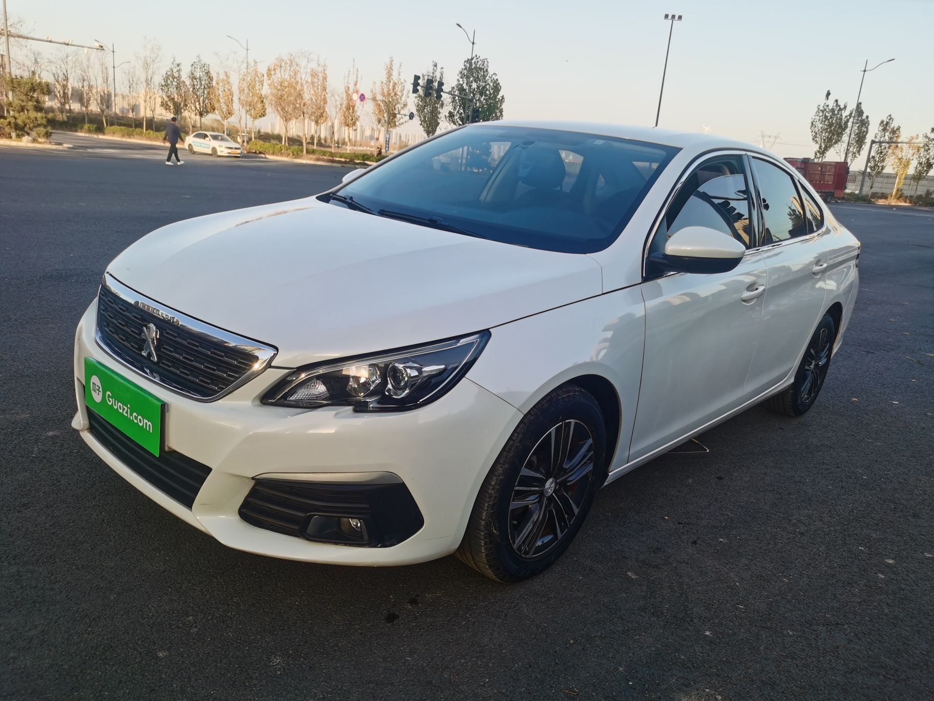 Peugeot 308 2018 car image 