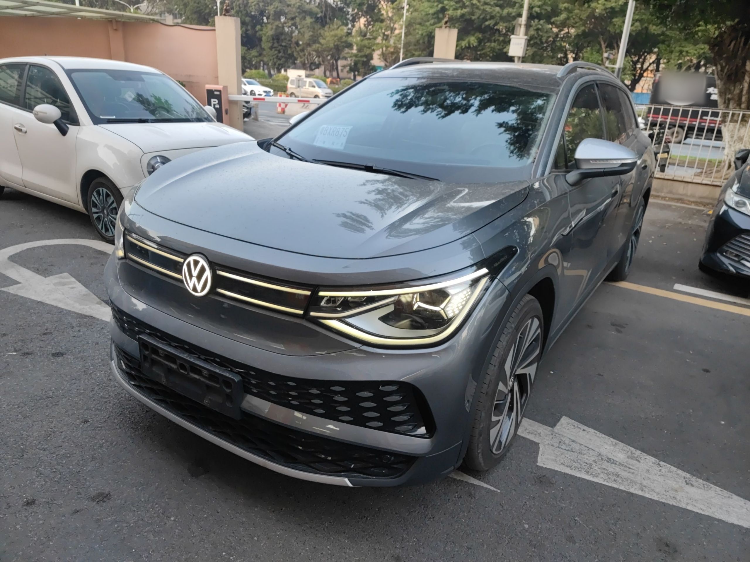 Volkswagen ID.6 X 2022 car image 