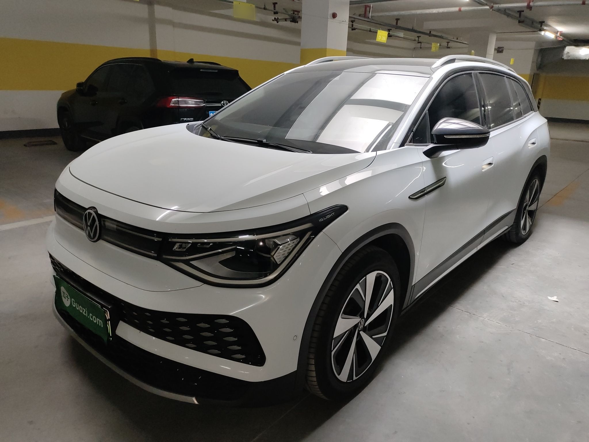 Volkswagen ID.6 X 2024 car image 