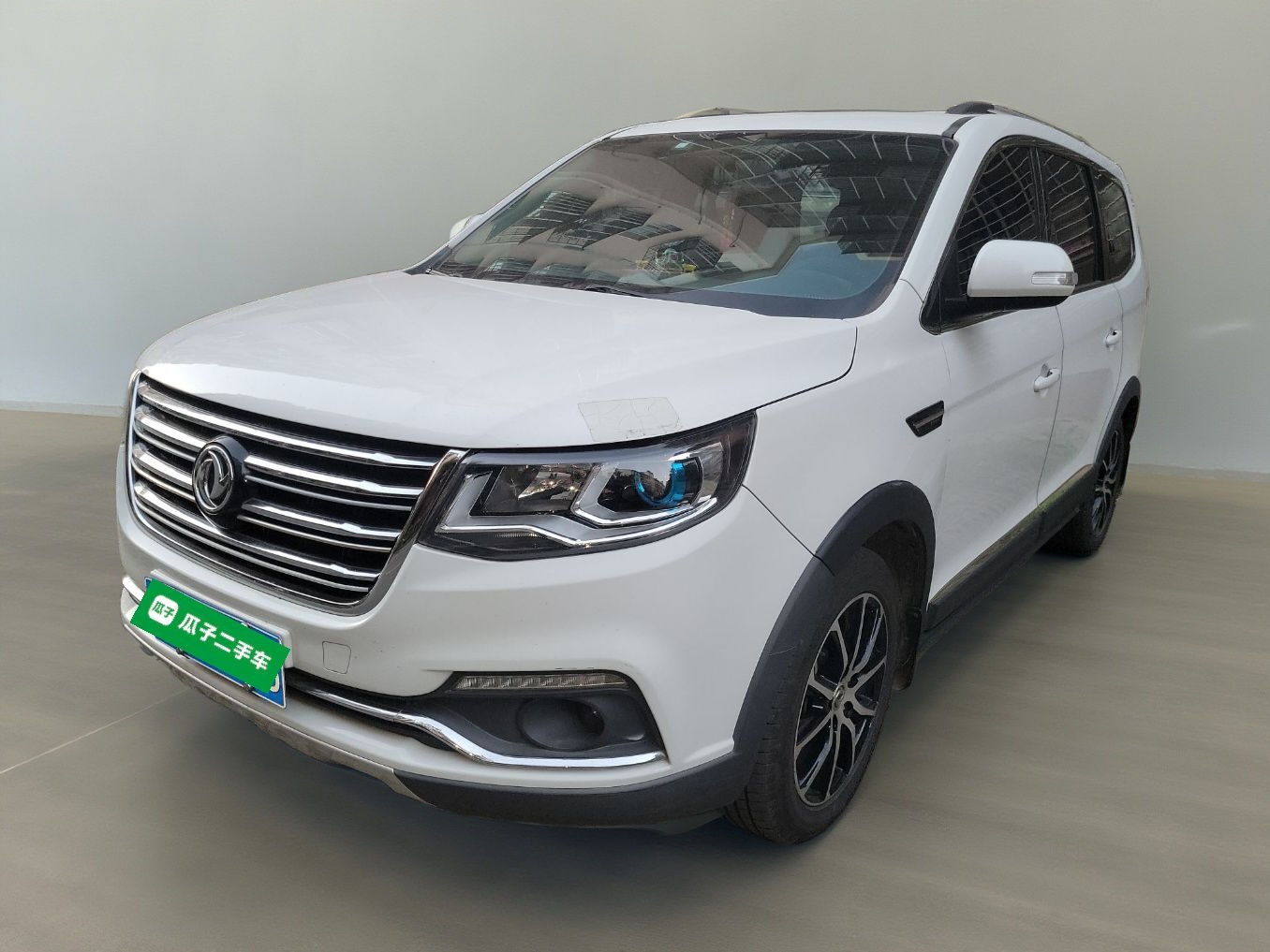 Forthing SX6 2016 Forthing SX6 2016 car image