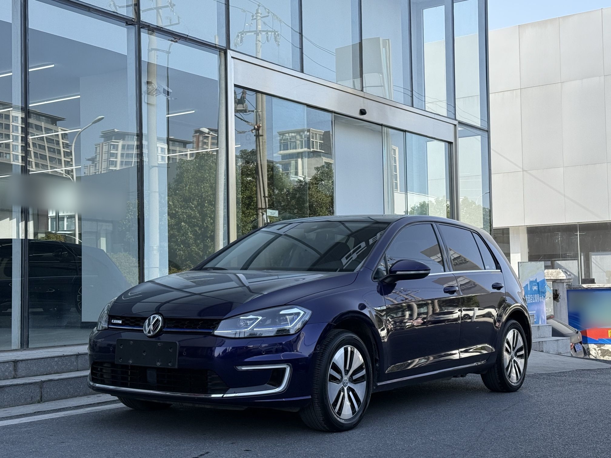 Volkswagen Golf Pure Electric 2020 Volkswagen Golf Pure Electric 2020 car image