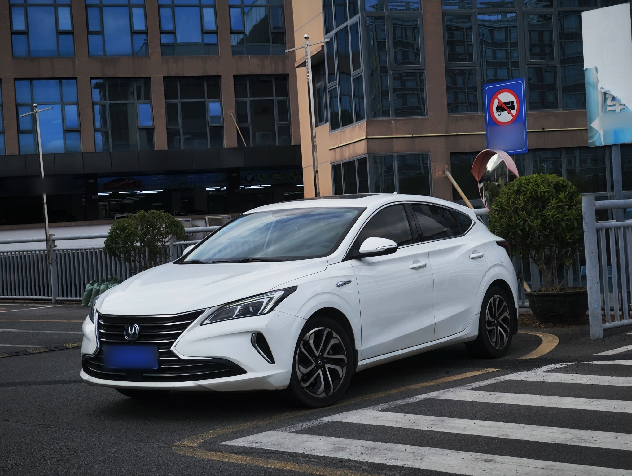 Changan Eado XT 2018 car image 
