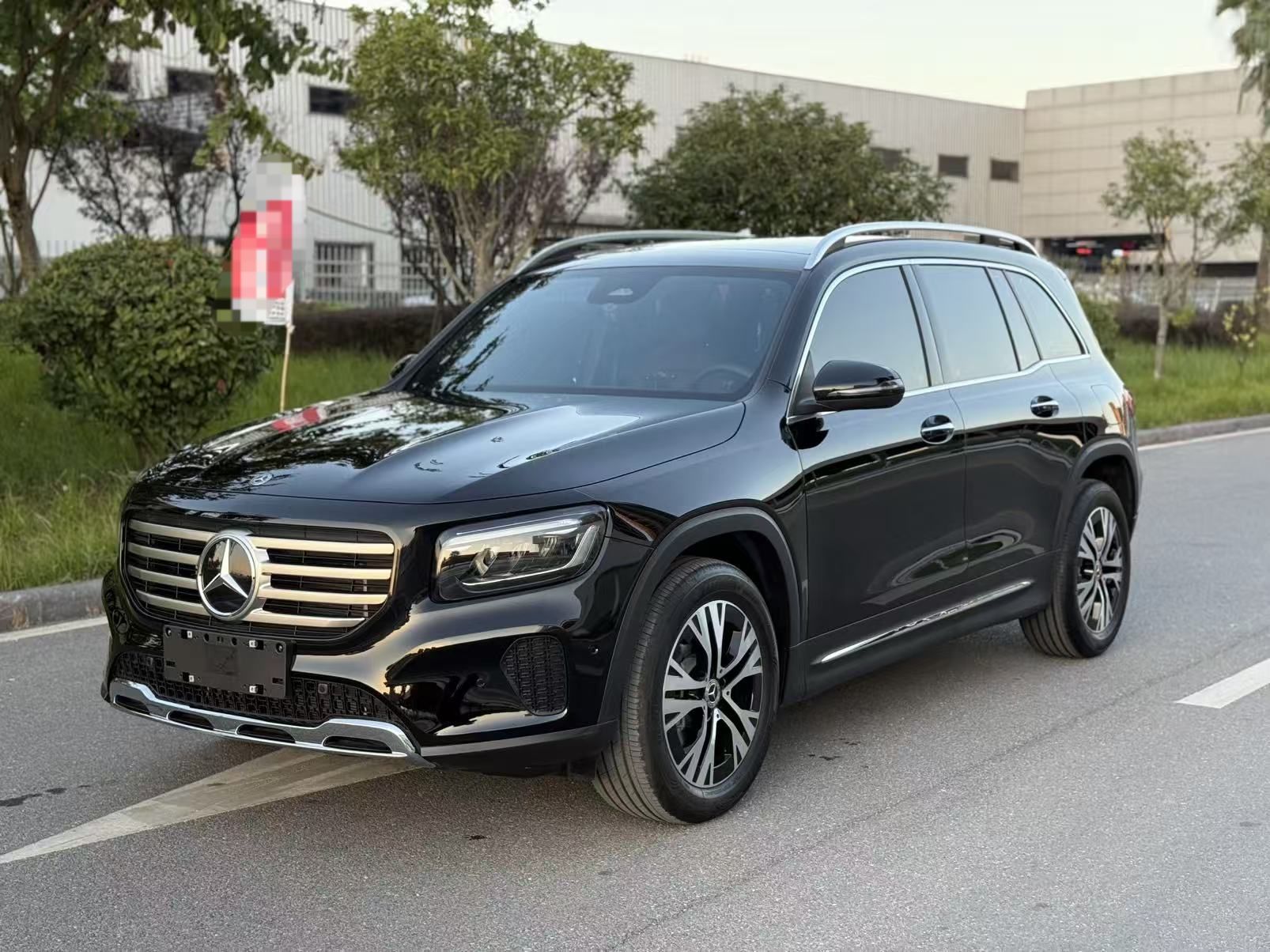 Mercedes-Benz GLB Class 2025 car image 