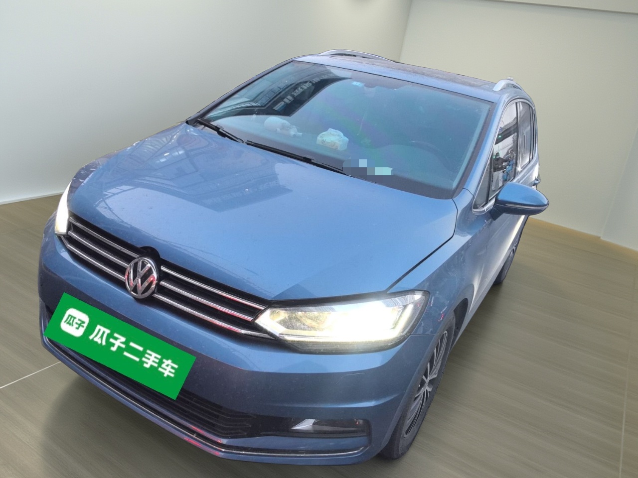 Volkswagen Touran 2016 car image 