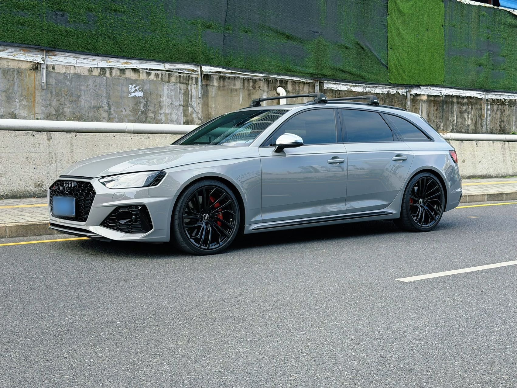 Audi RS 4 2022 car image 