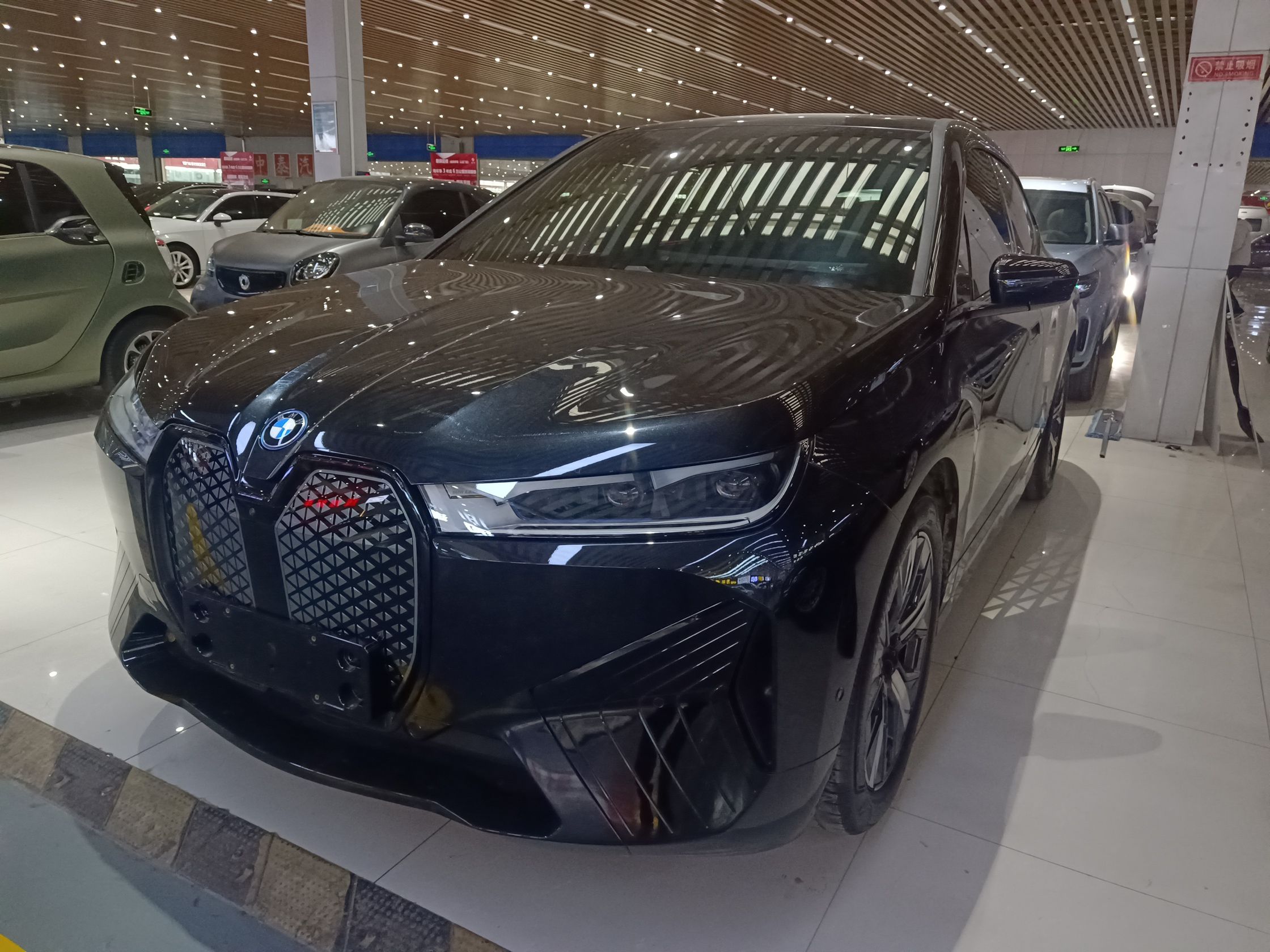 BMW iX 2024 car image 