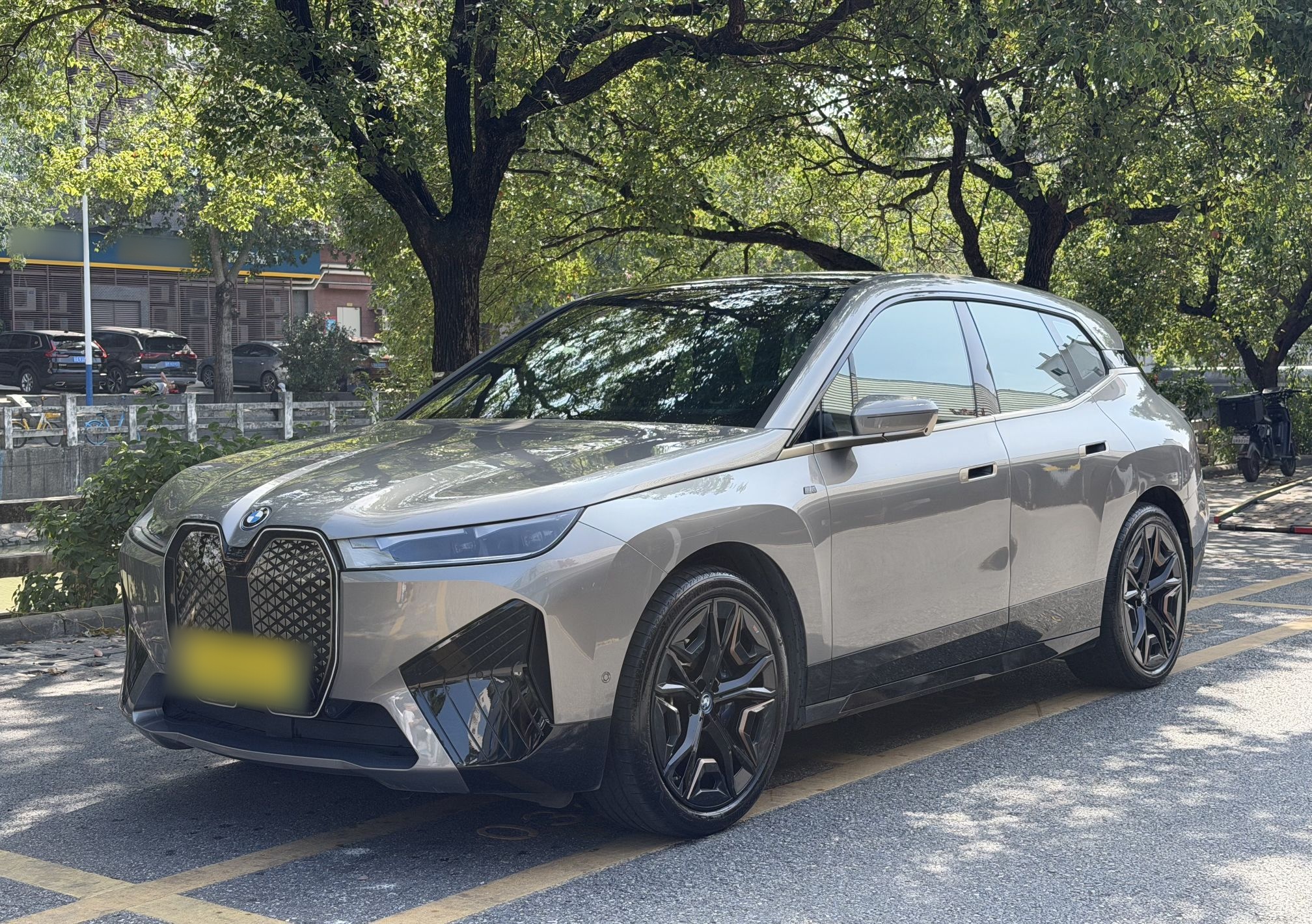 BMW iX M60 2022 car image 