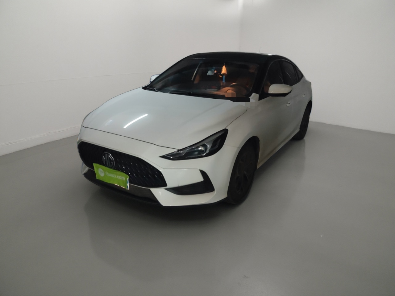 5 2022 5 2022 car image