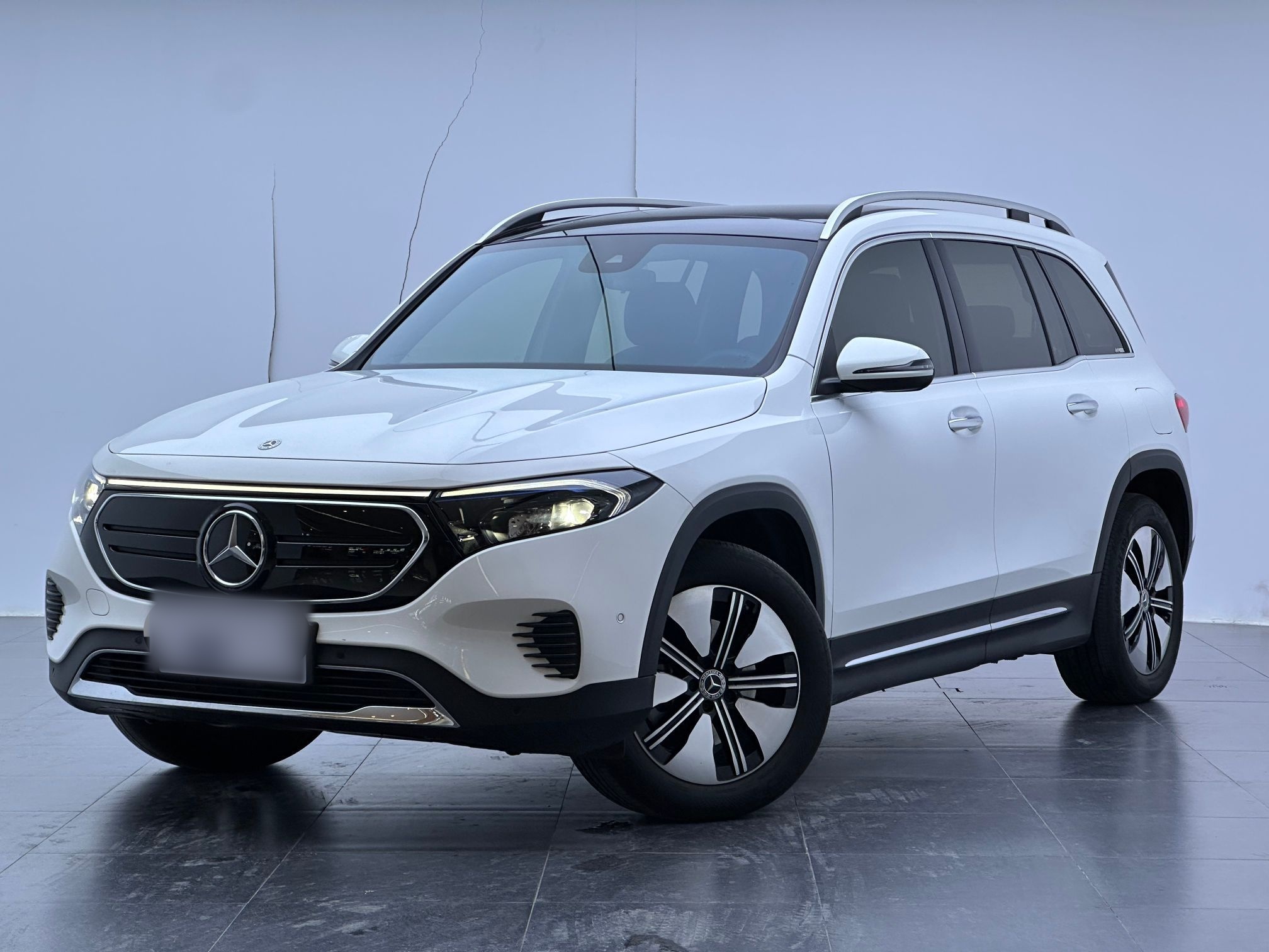 Mercedes-Benz EQB Class 2024 car image 