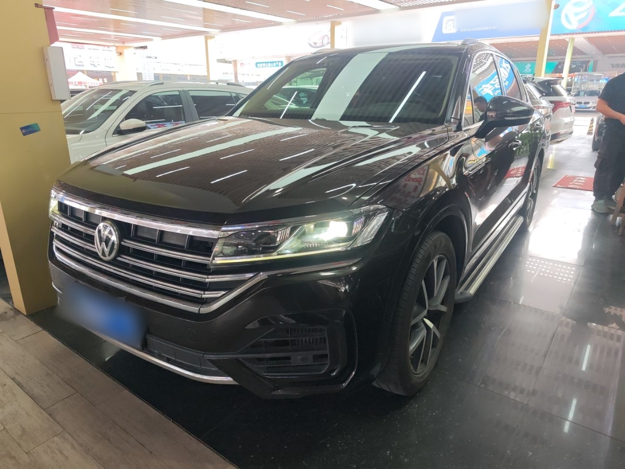 Volkswagen Touareg 2018 car image 