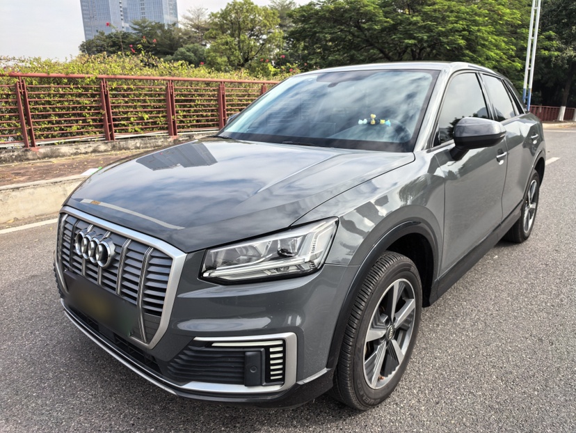 Q2L e-tron 2021 car image 