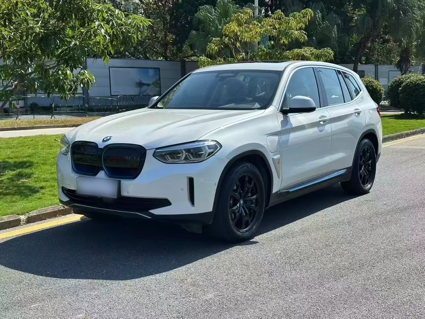 BMW iX3 2021 car image 