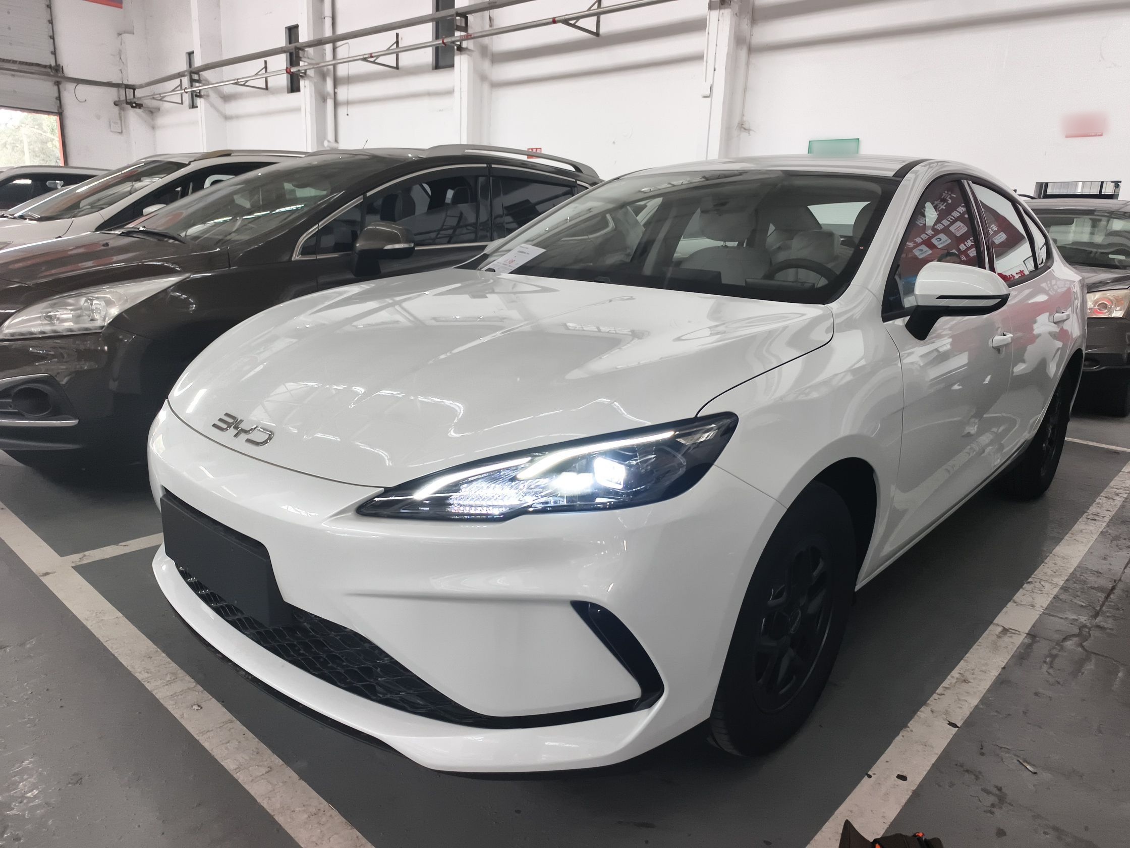 BYD Seal 05 DM-i 2025 car image 