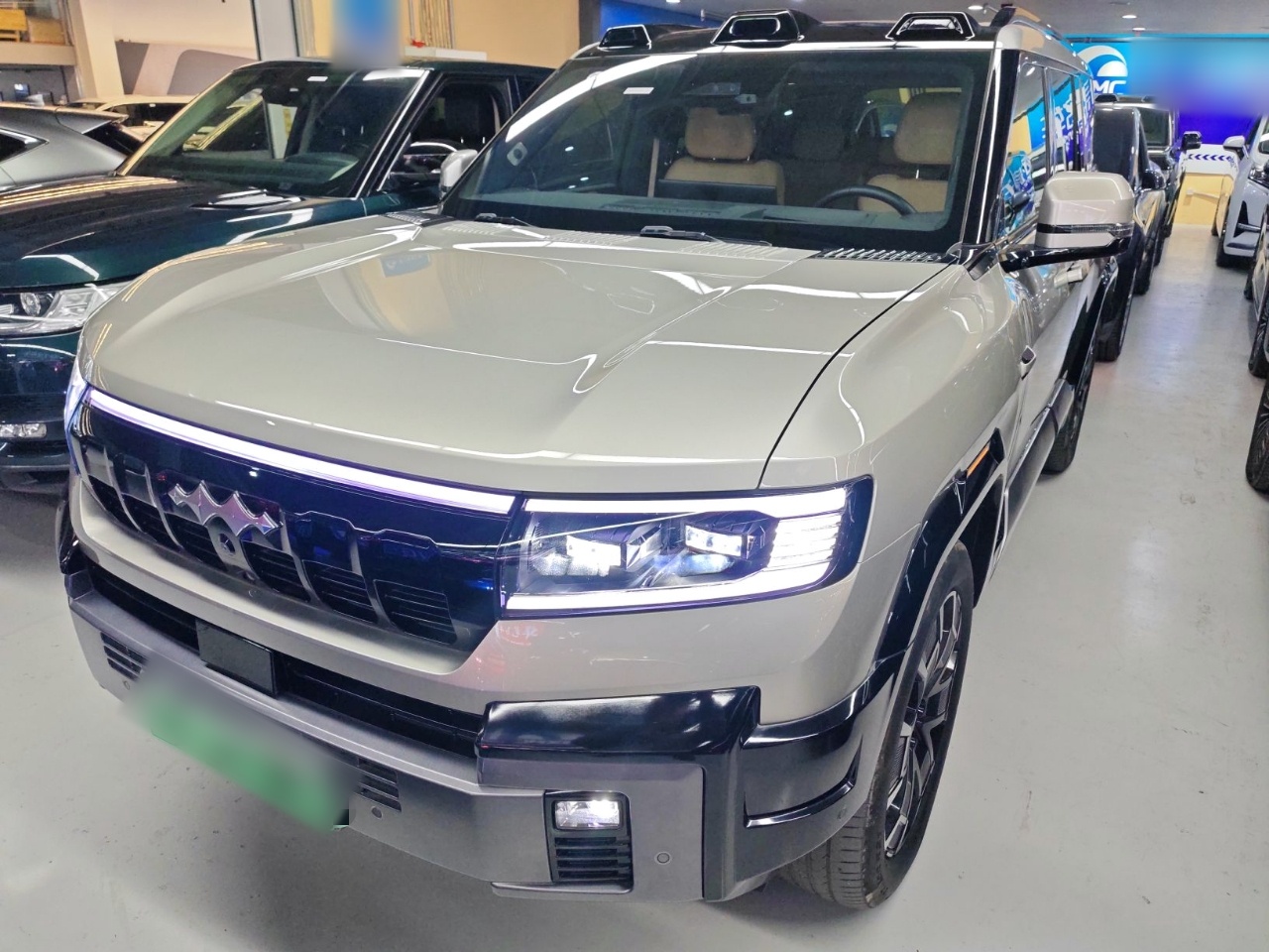 FangChengBao Leopard 8 2024 FangChengBao Leopard 8 2024 car image