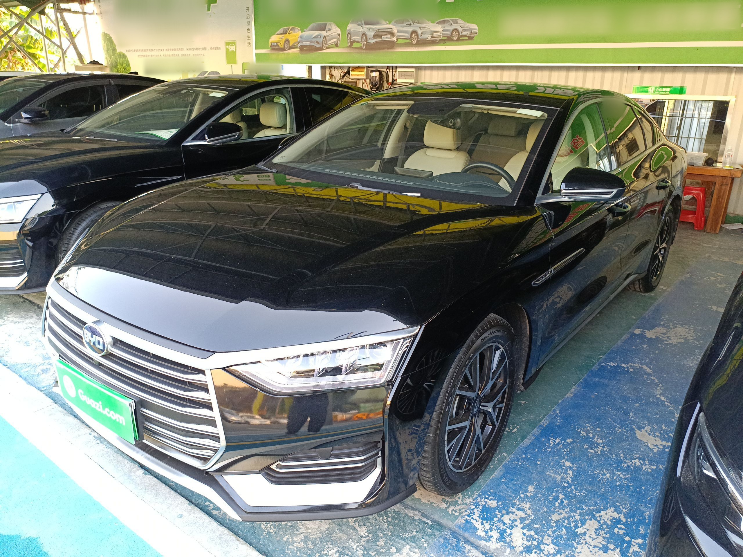 BYD e9 2021 car image 