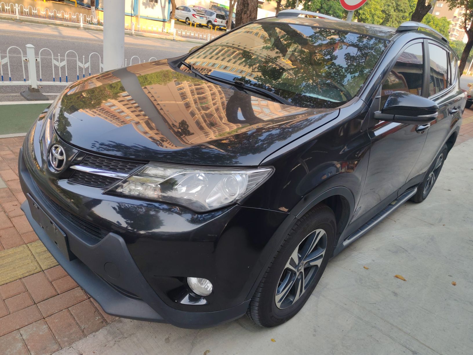 Toyota RAV4 2015 Toyota RAV4 2015 car image