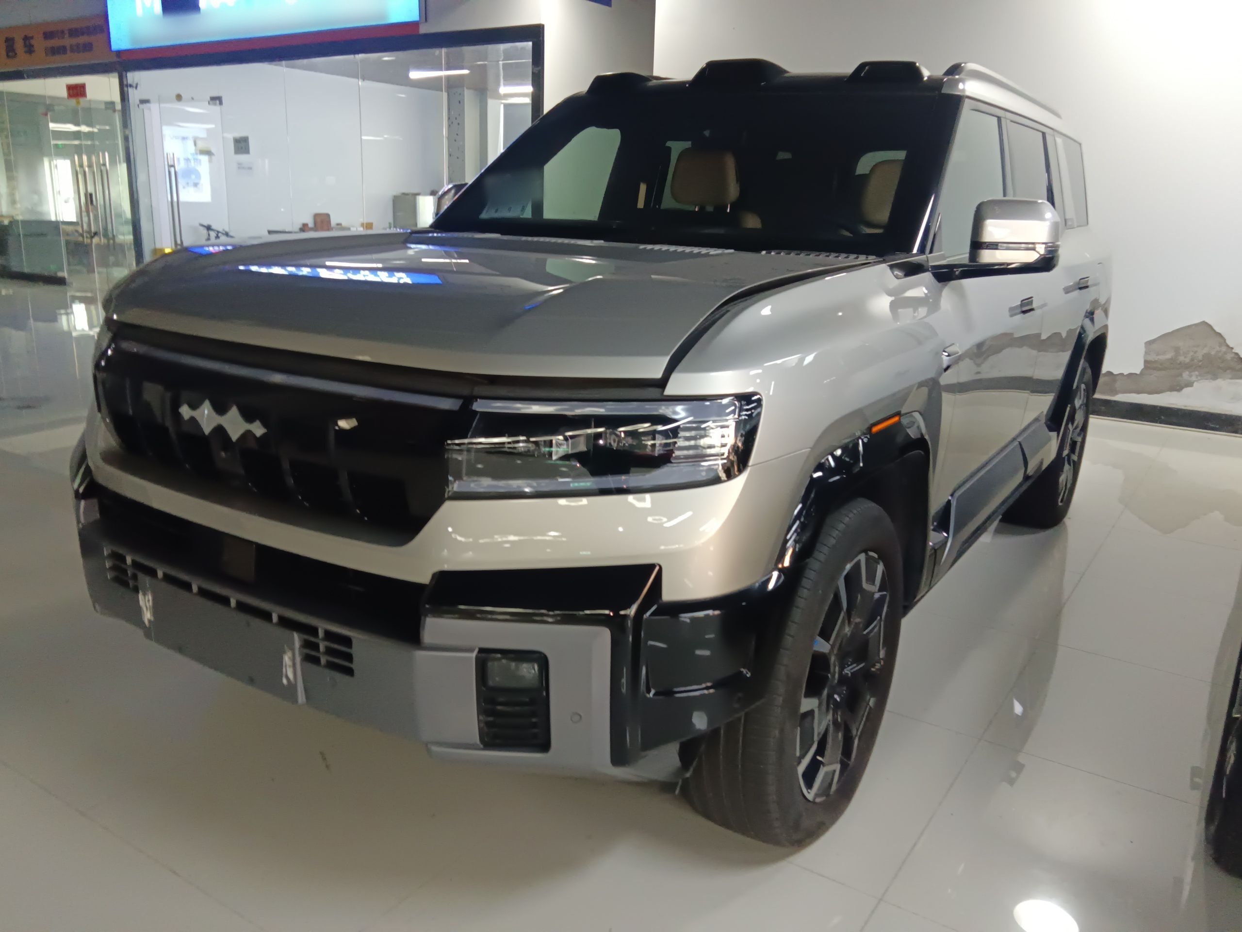 FangChengBao Leopard 8 2024 FangChengBao Leopard 8 2024 car image