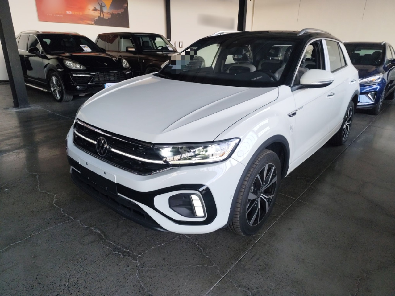 Volkswagen T-Roc 2025 car image 