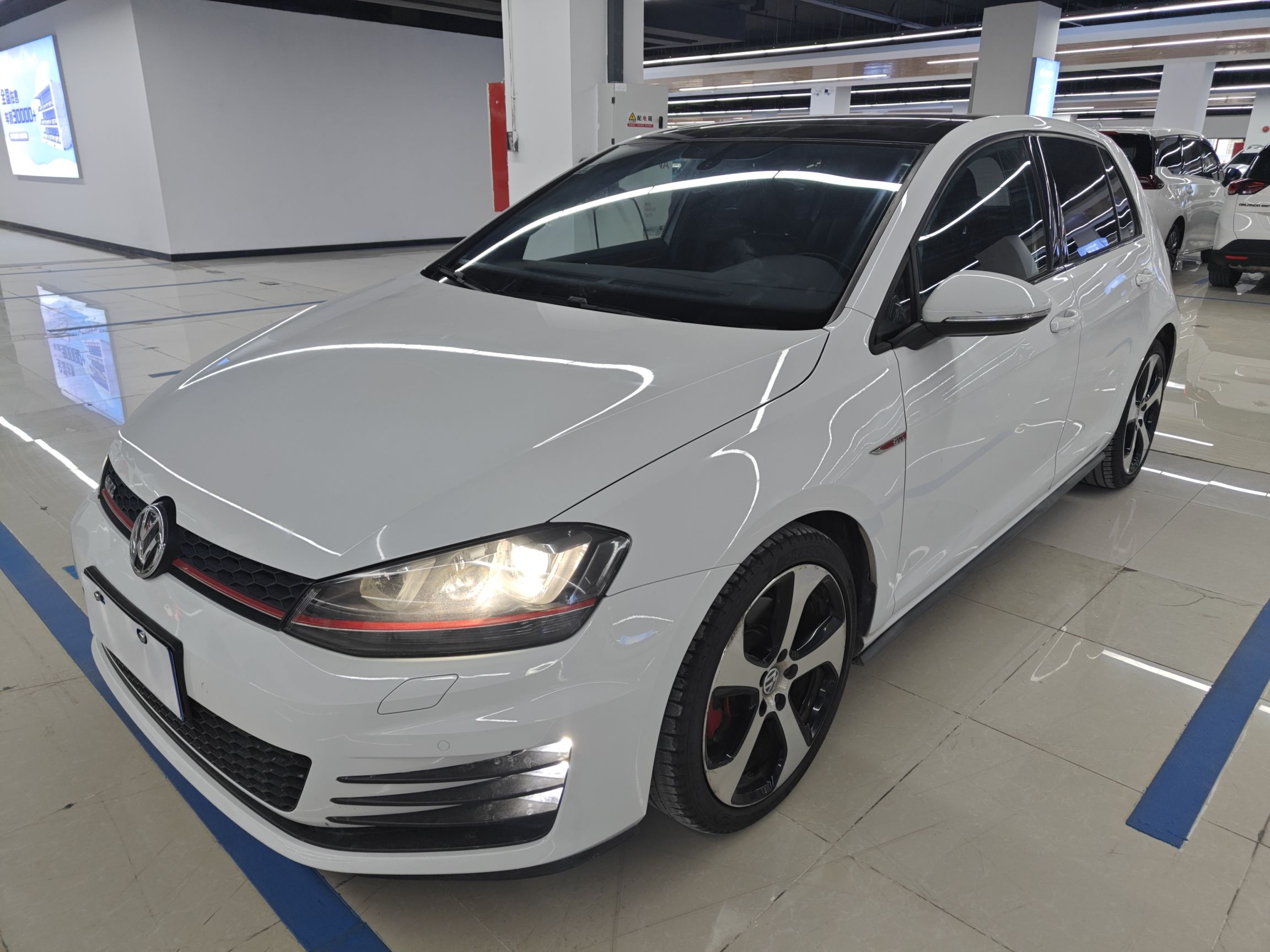 Volkswagen GolfGTI 2016 car image 