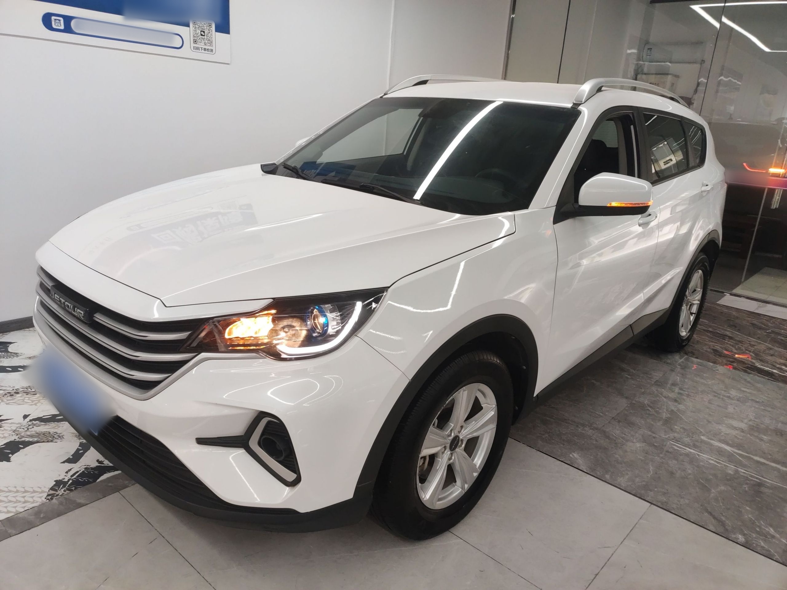 X70M 2022 X70M 2022 car image