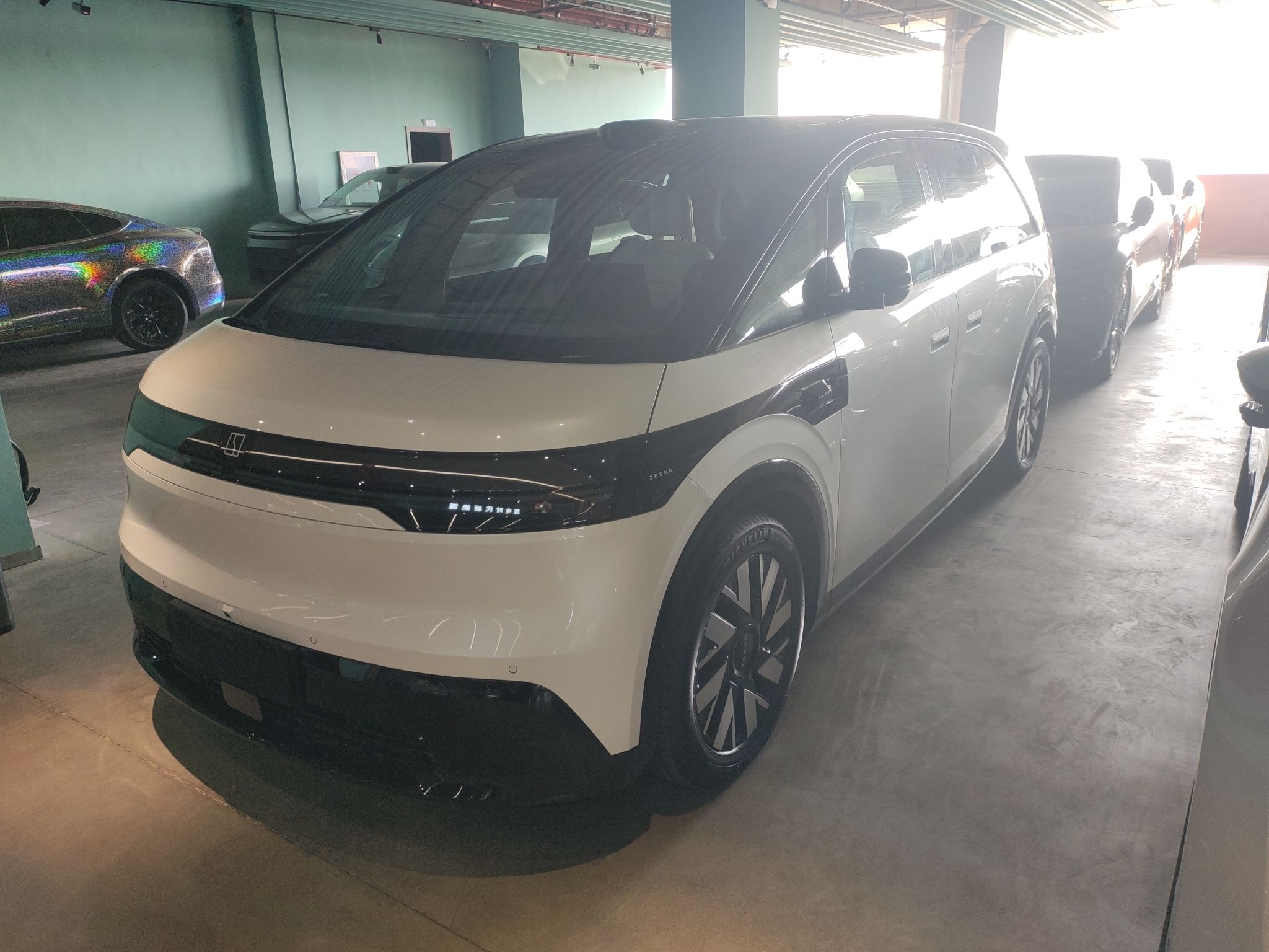 Zeekr MIX 2024 汽车图片 