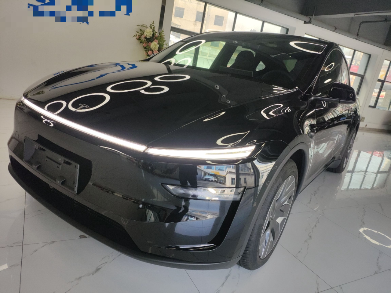 Tesla Model Y L 2025 汽车图片 