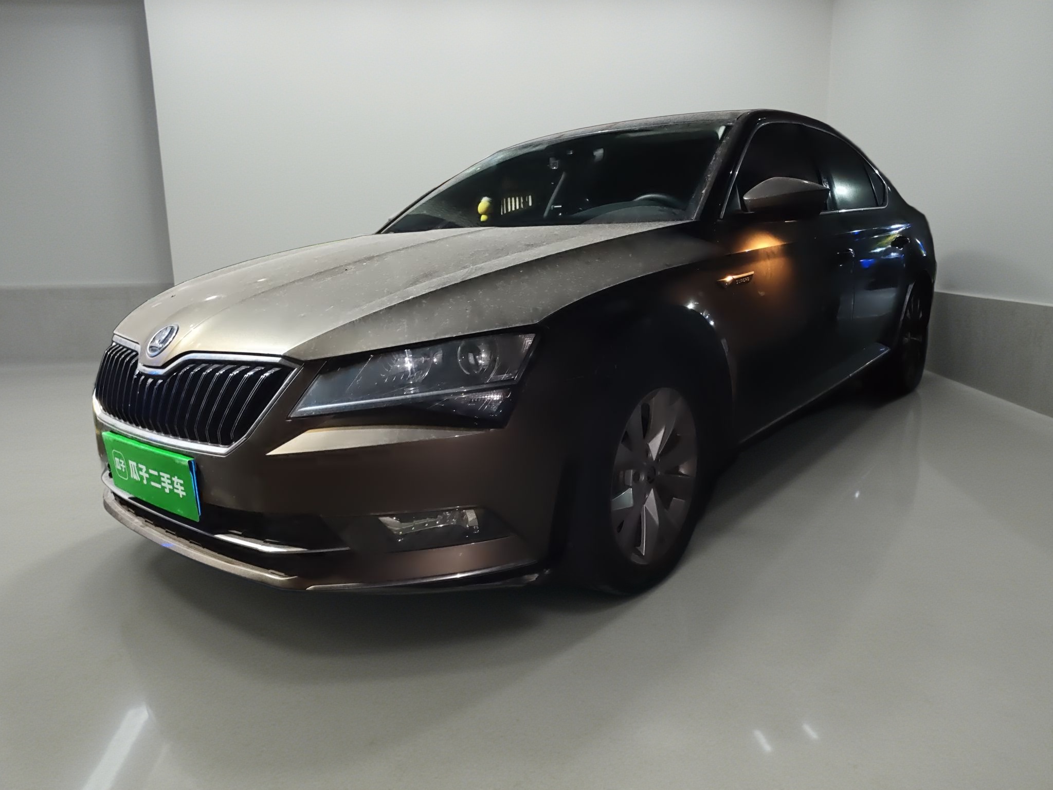 Skoda Superb 2019 car image 