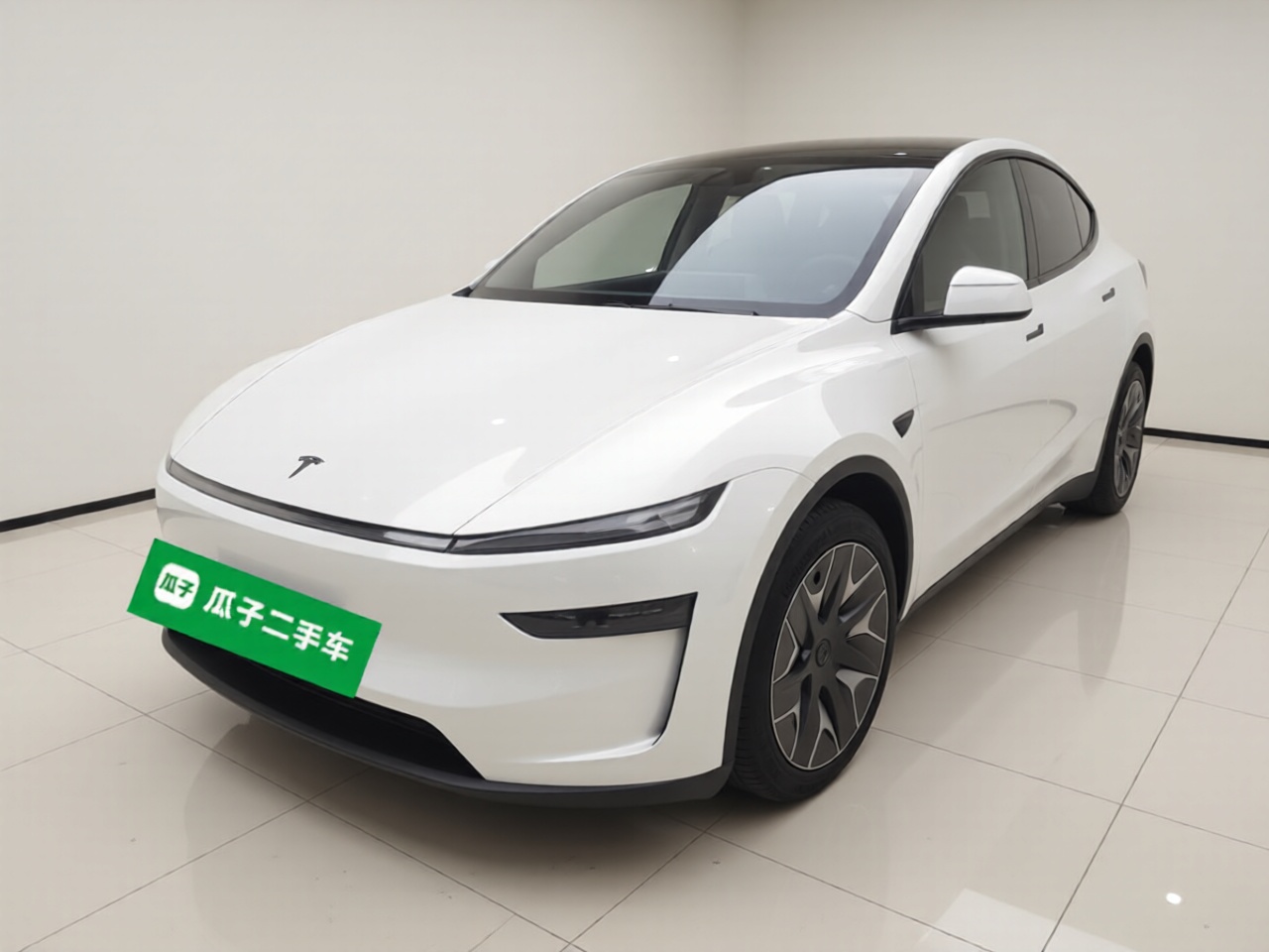 Tesla Model Y L 2025 汽车图片 