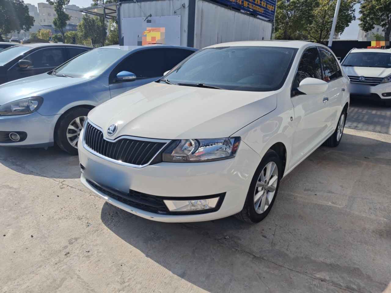 Skoda Rapid 2017 car image 