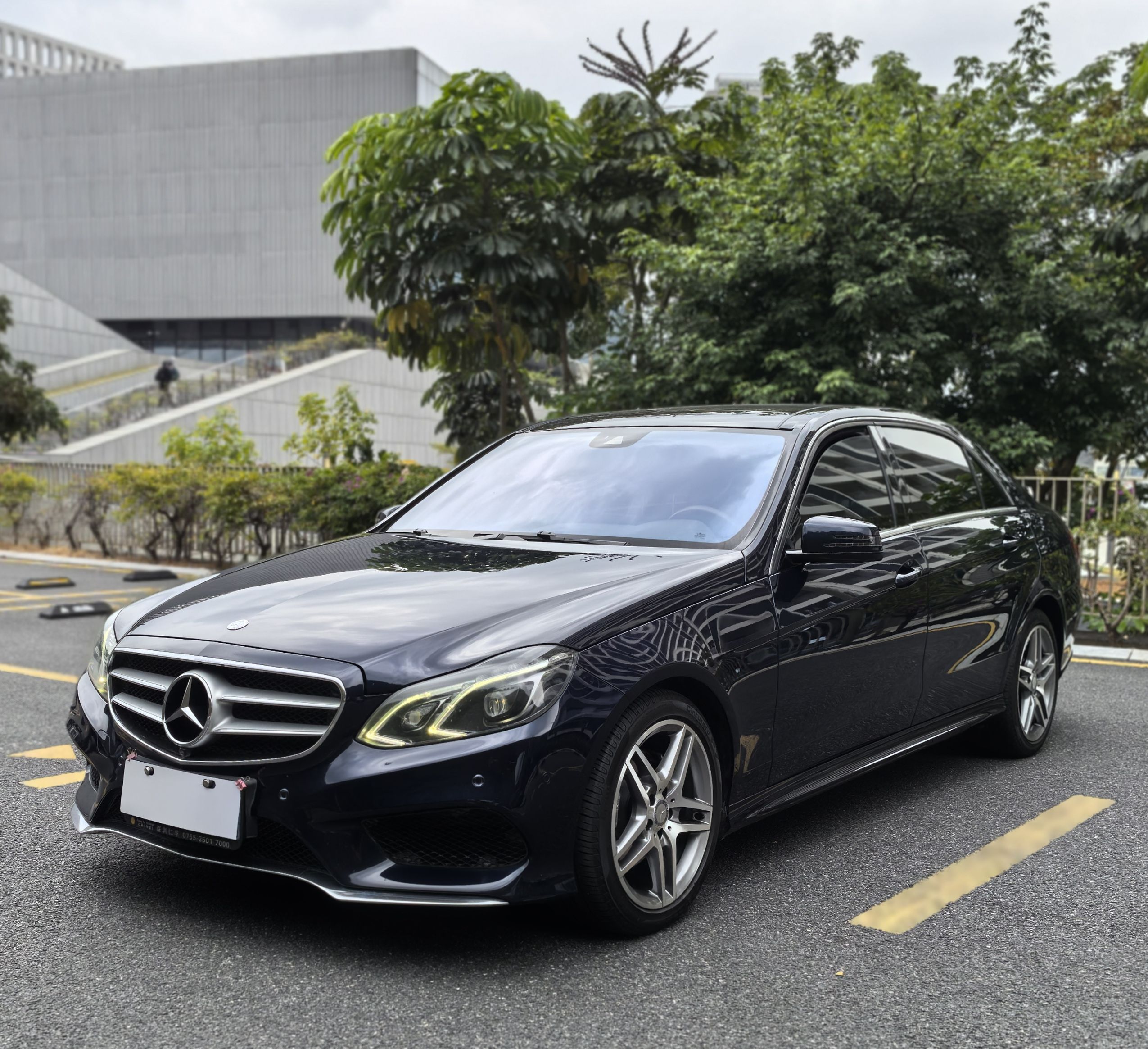 Mercedes-Benz E Class 2015 car image 