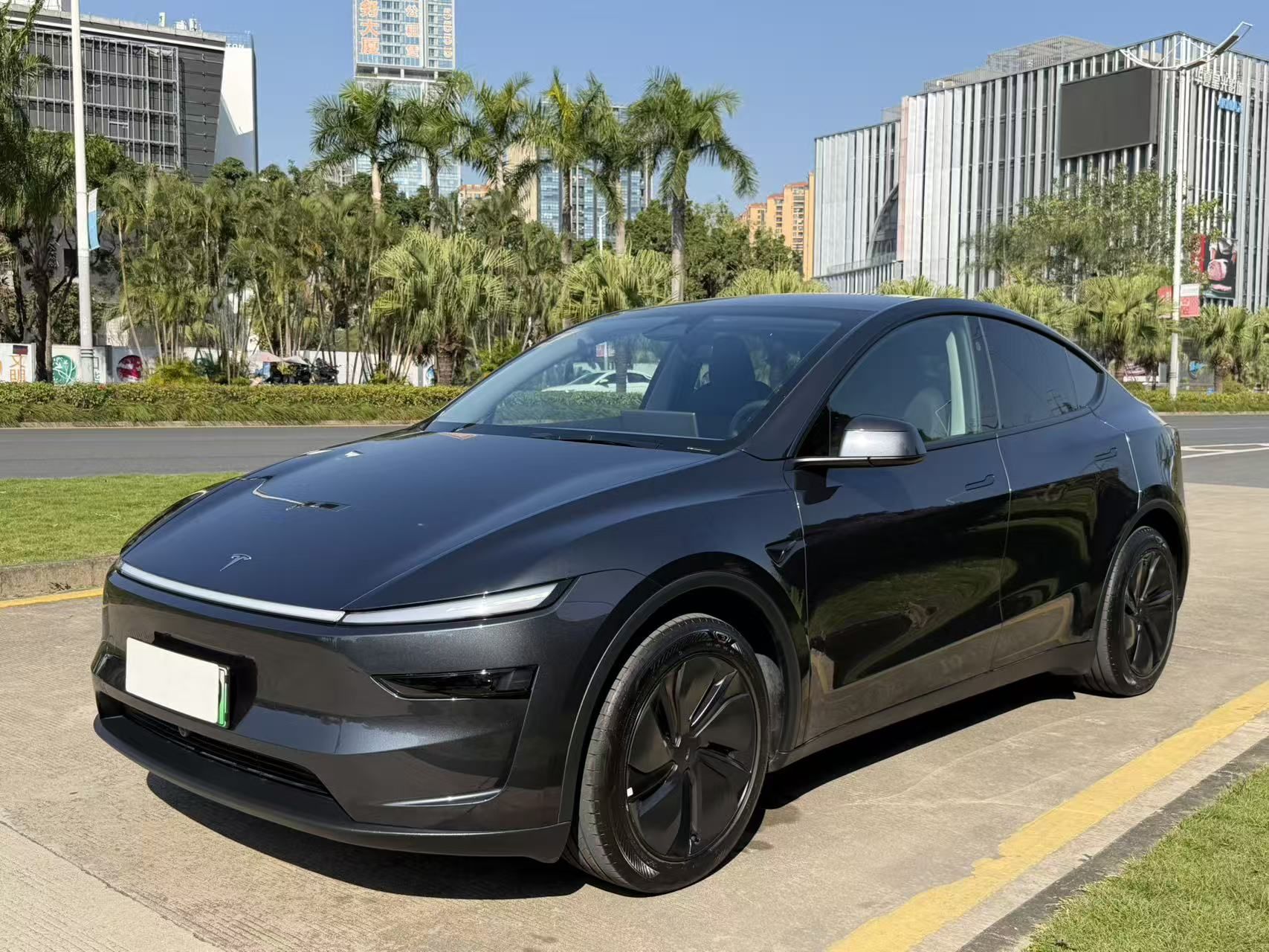Tesla Model Y 2025 car image 