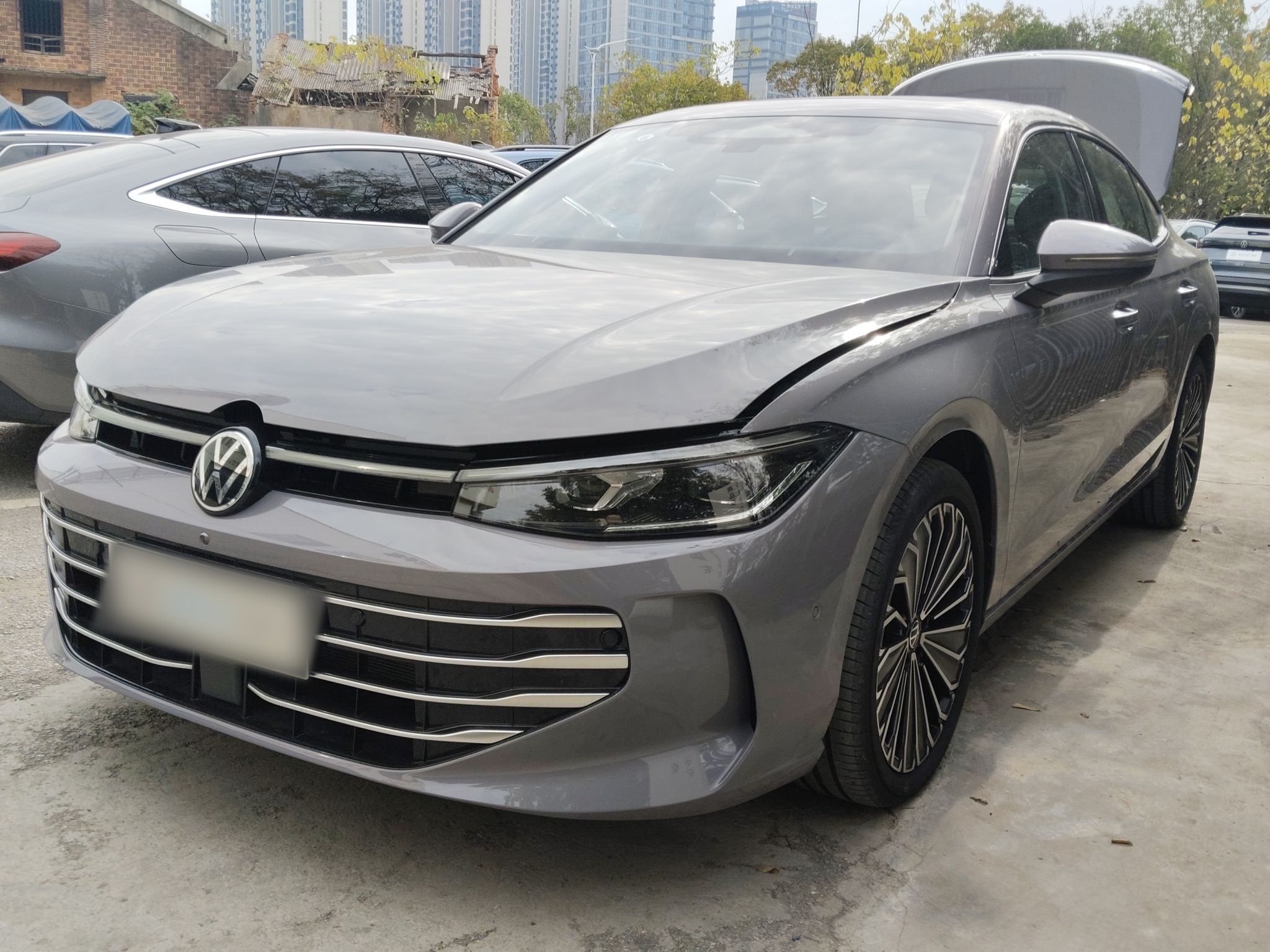 Volkswagen Passat 2024 car image 