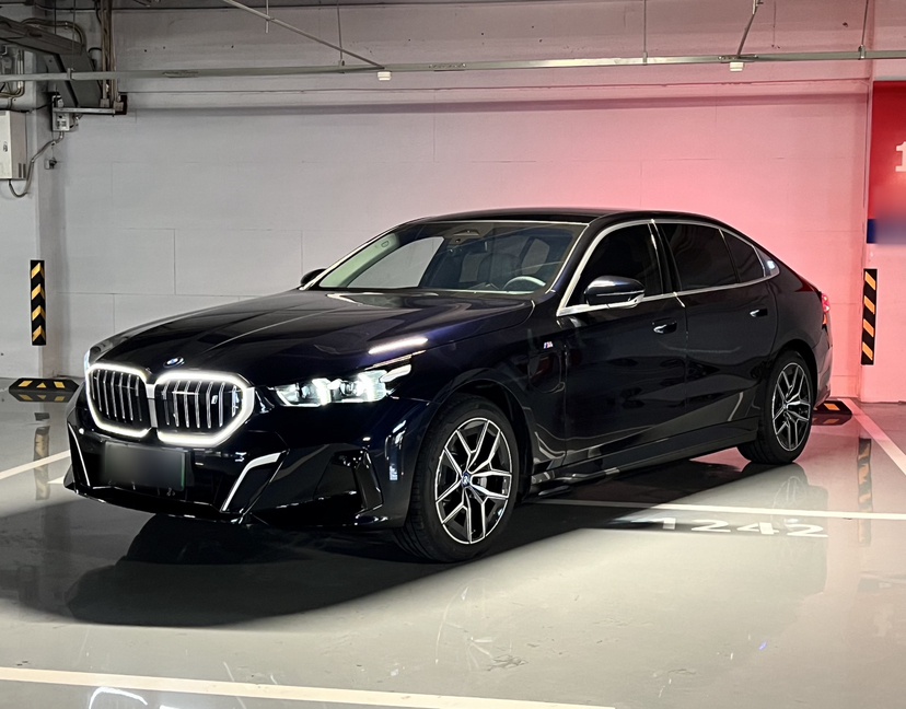 BMW i5 2025 car image 