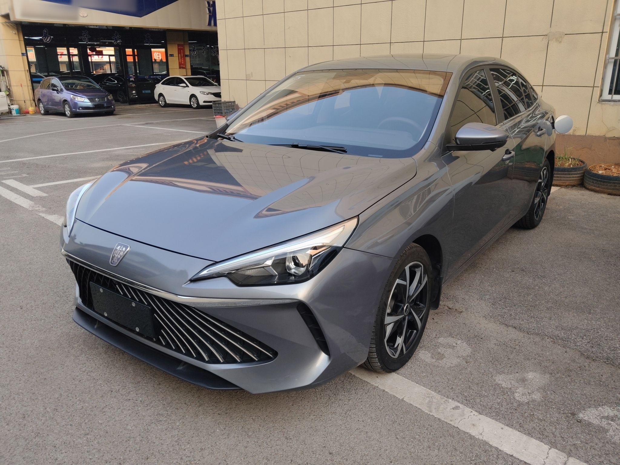 Roewe i5 2023 Roewe i5 2023 car image