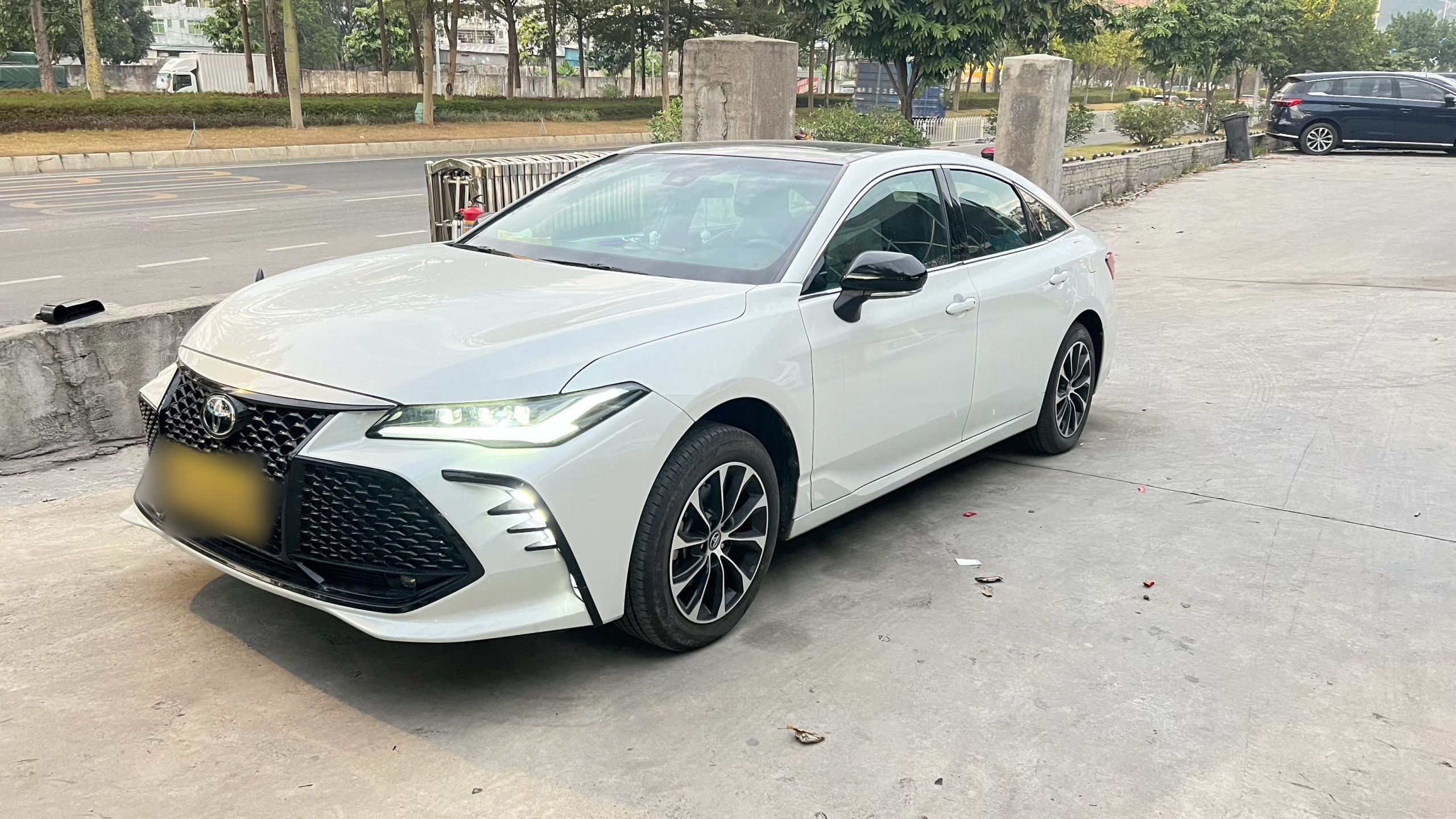 Toyota Avalon 2023 car image 