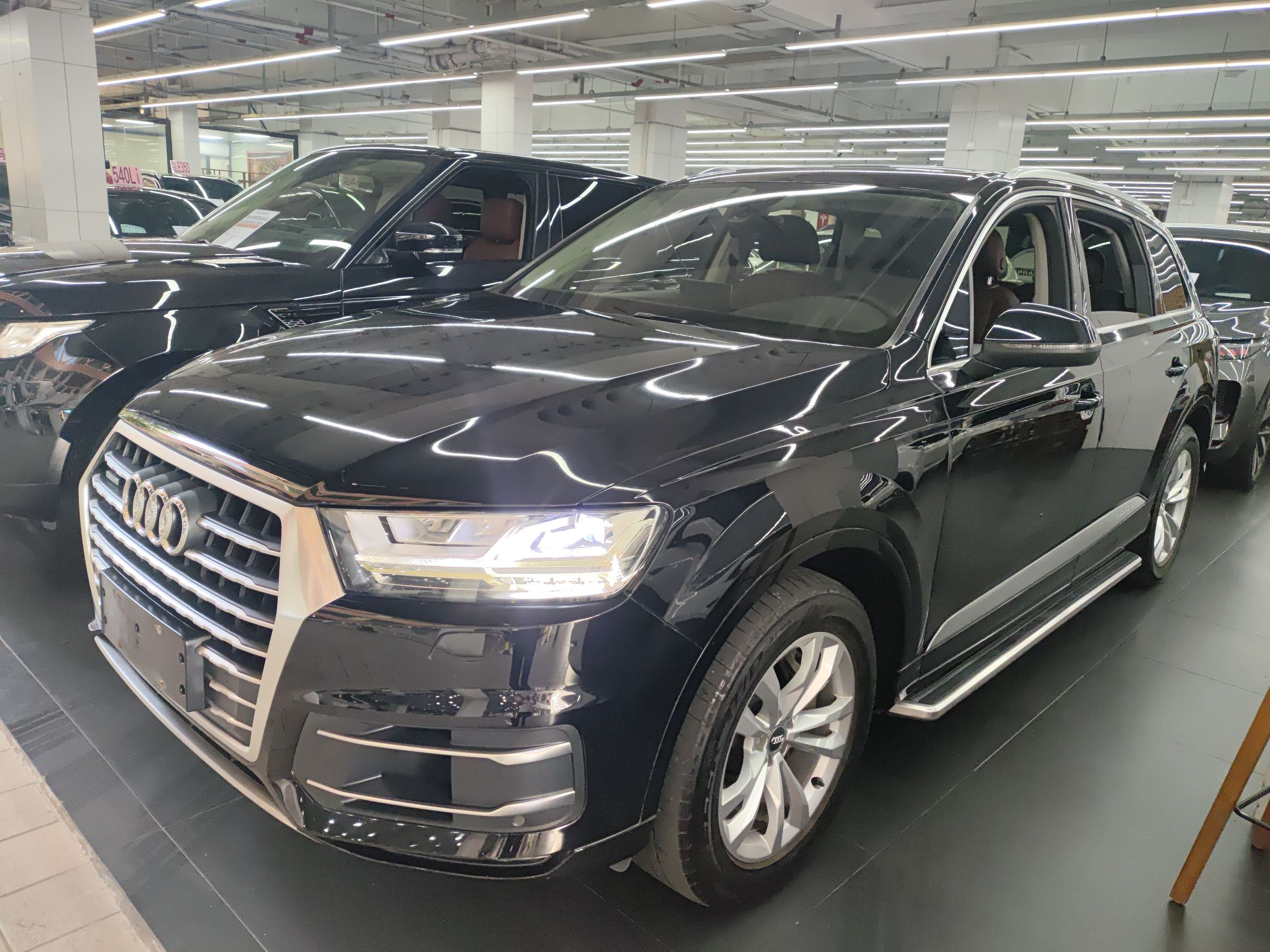 Audi Q7 2019 car image 