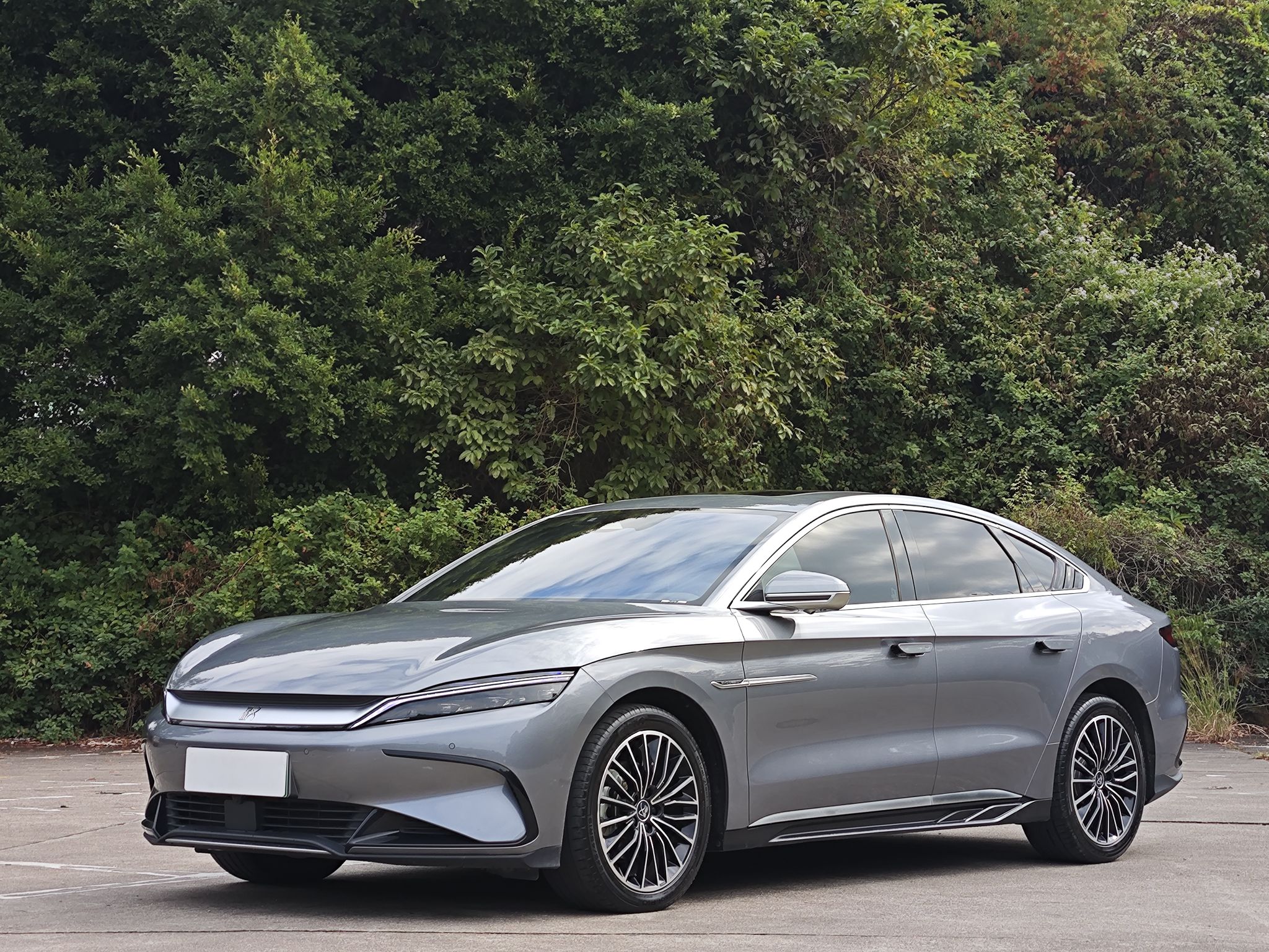 BYD Han 2023 car image 