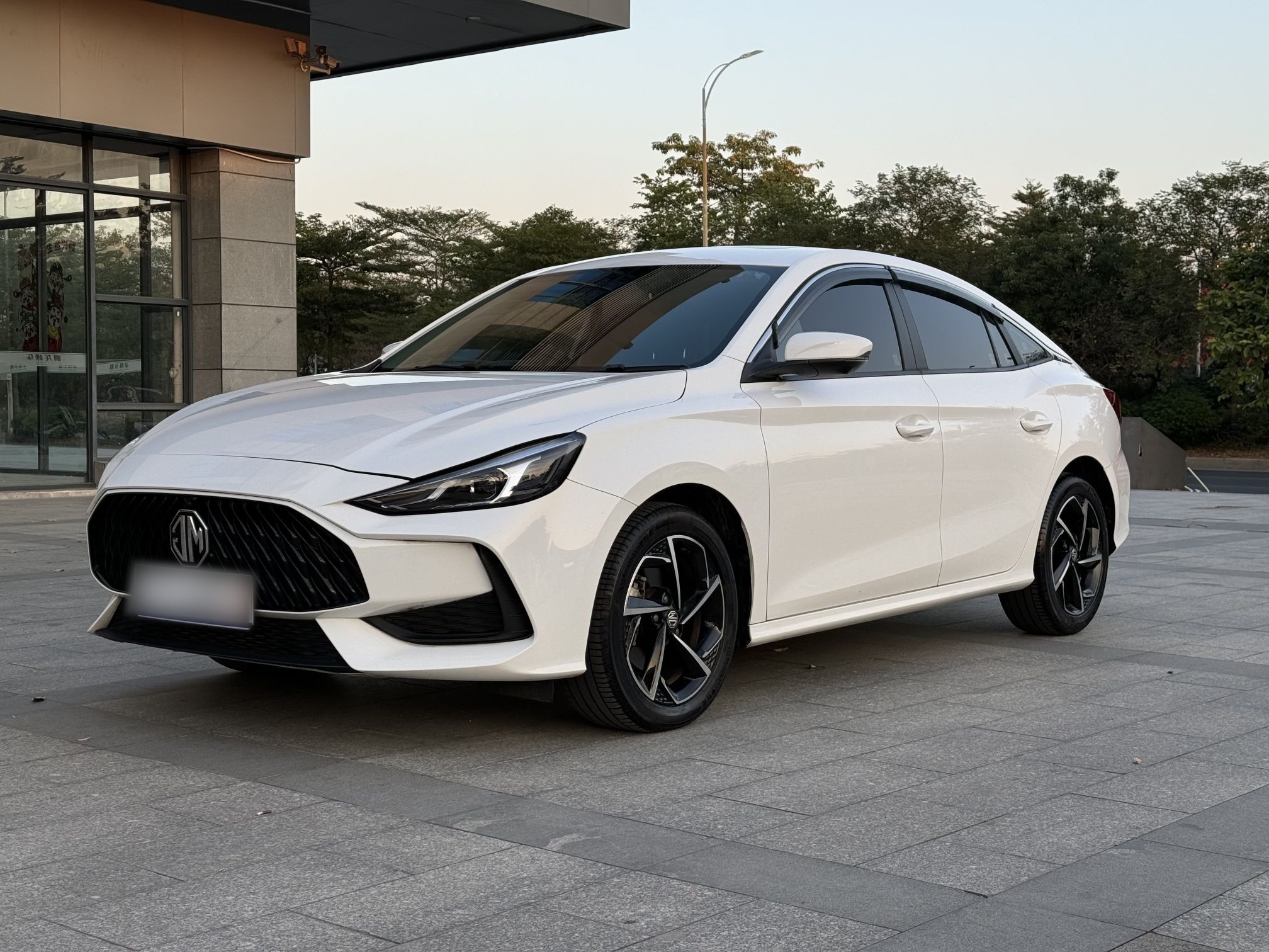 5 2021 5 2021 car image