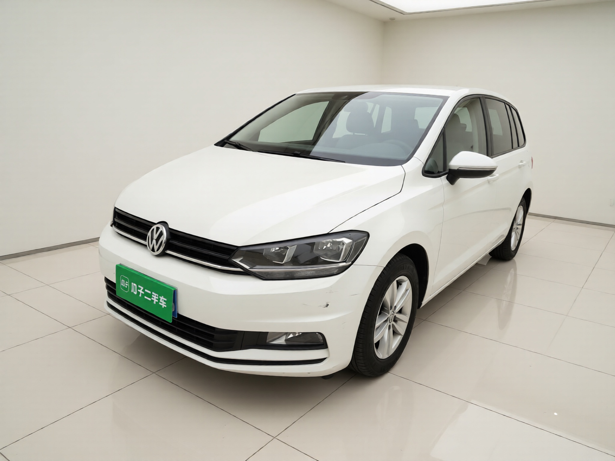 Volkswagen Touran 2017 car image 