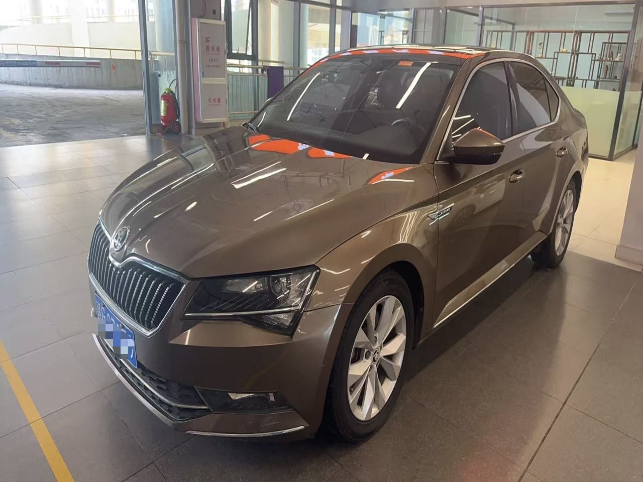 Skoda Superb 2015 car image 