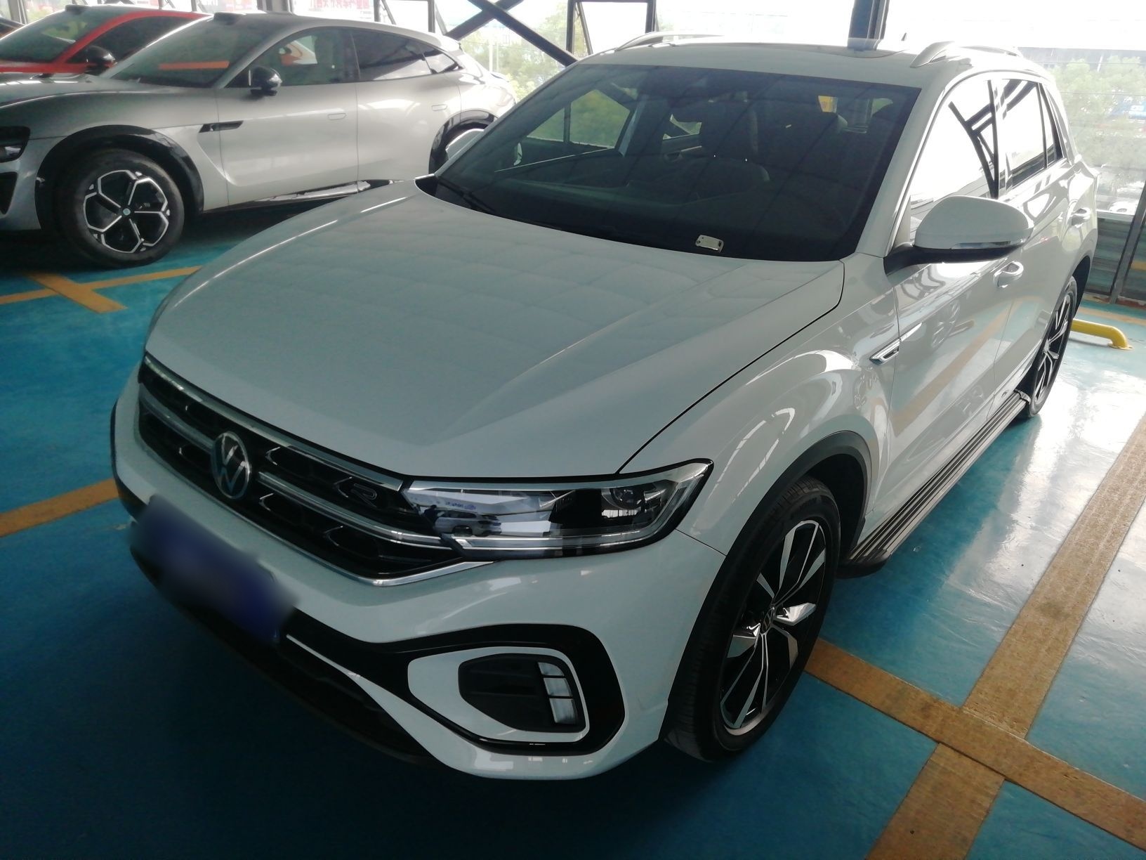 Volkswagen T-Roc 2023 car image 