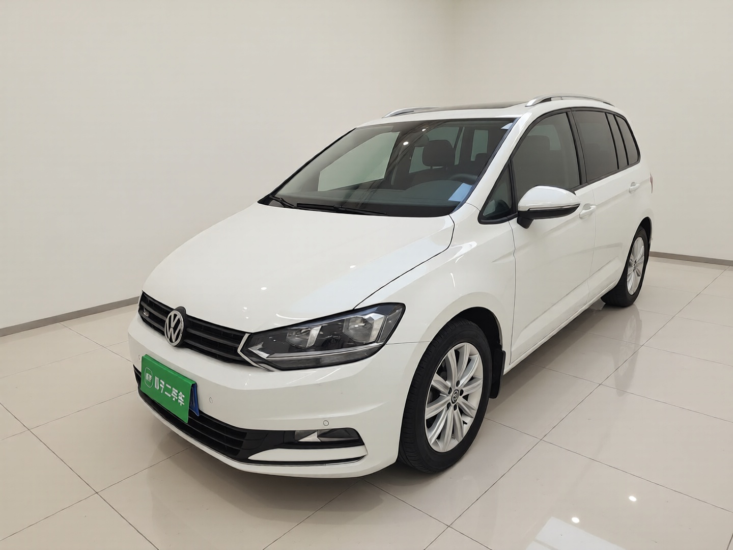 Volkswagen Touran 2021 car image 