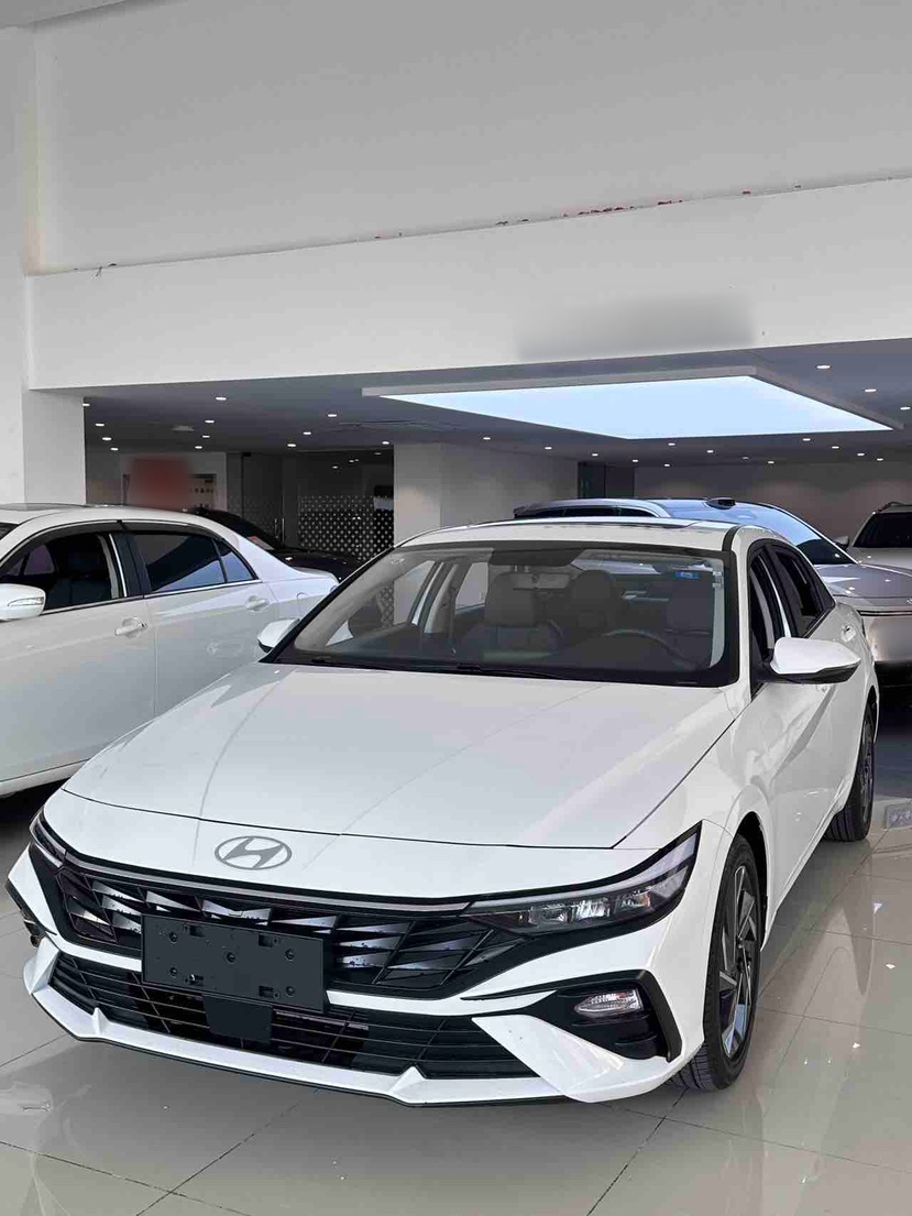 Hyundai Elantra 2025 car image 