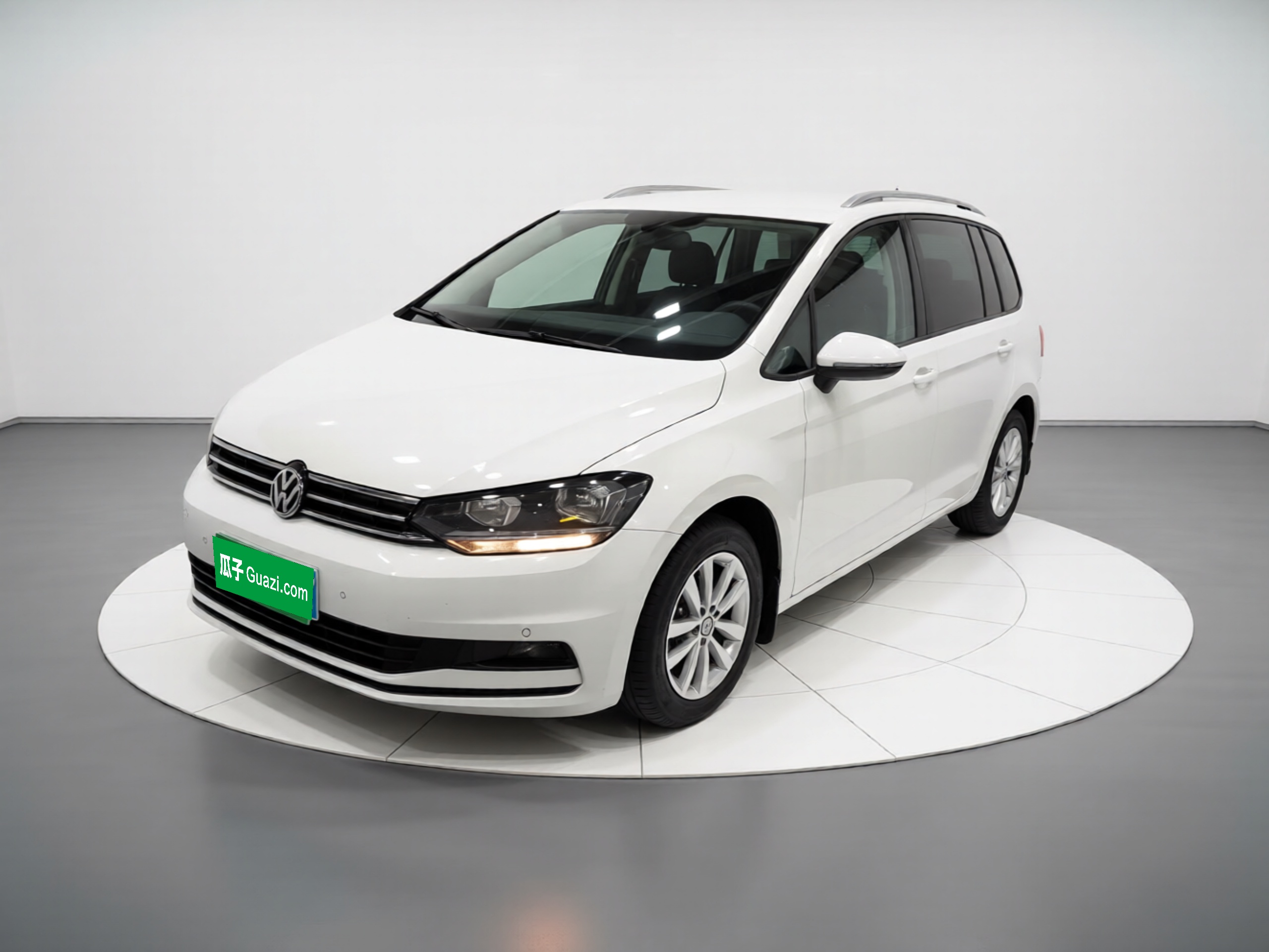Volkswagen Touran 2018 car image 