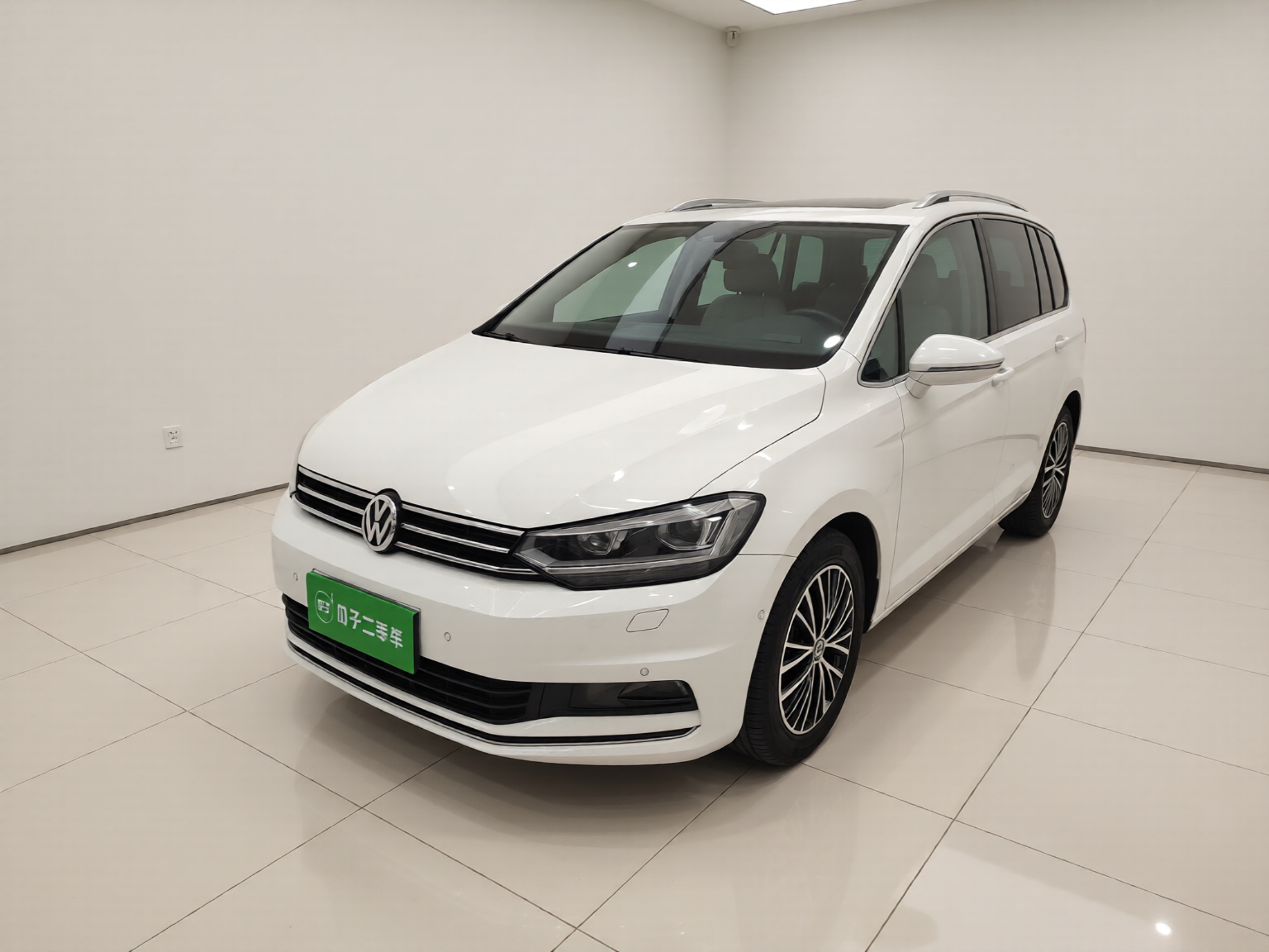 Volkswagen Touran 2018 car image 