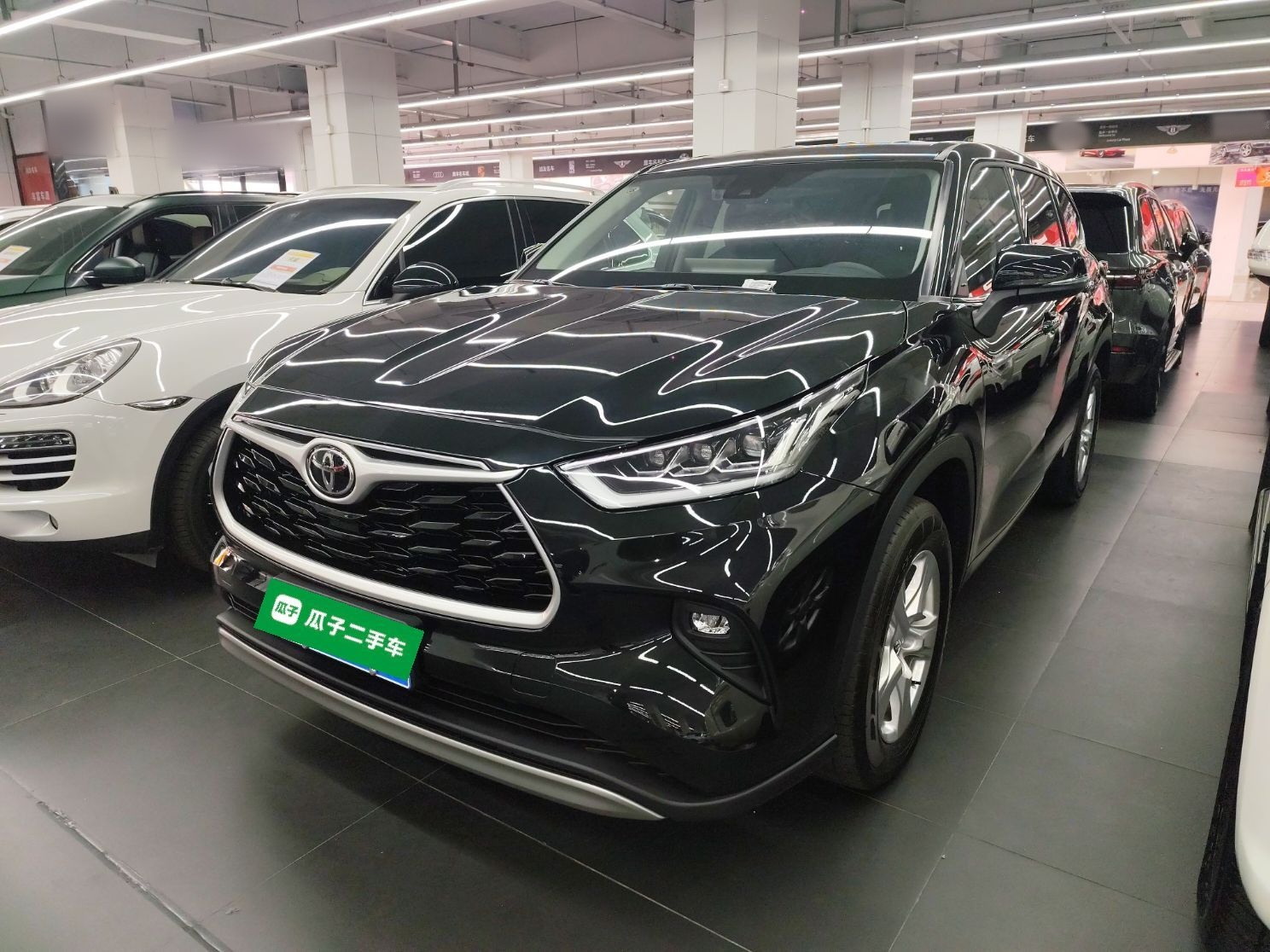 Toyota Highlander 2025 car image 