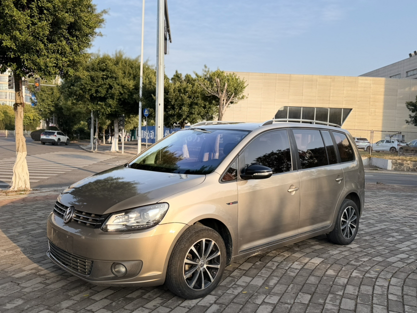 Volkswagen Touran 2014 car image 