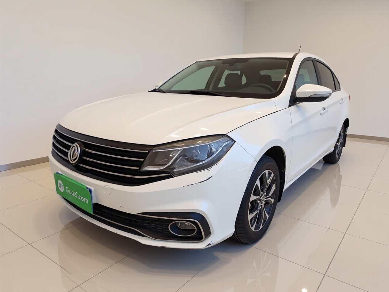 Forthing JOYEAR S50 2018 Forthing JOYEAR S50 2018 immagine di auto